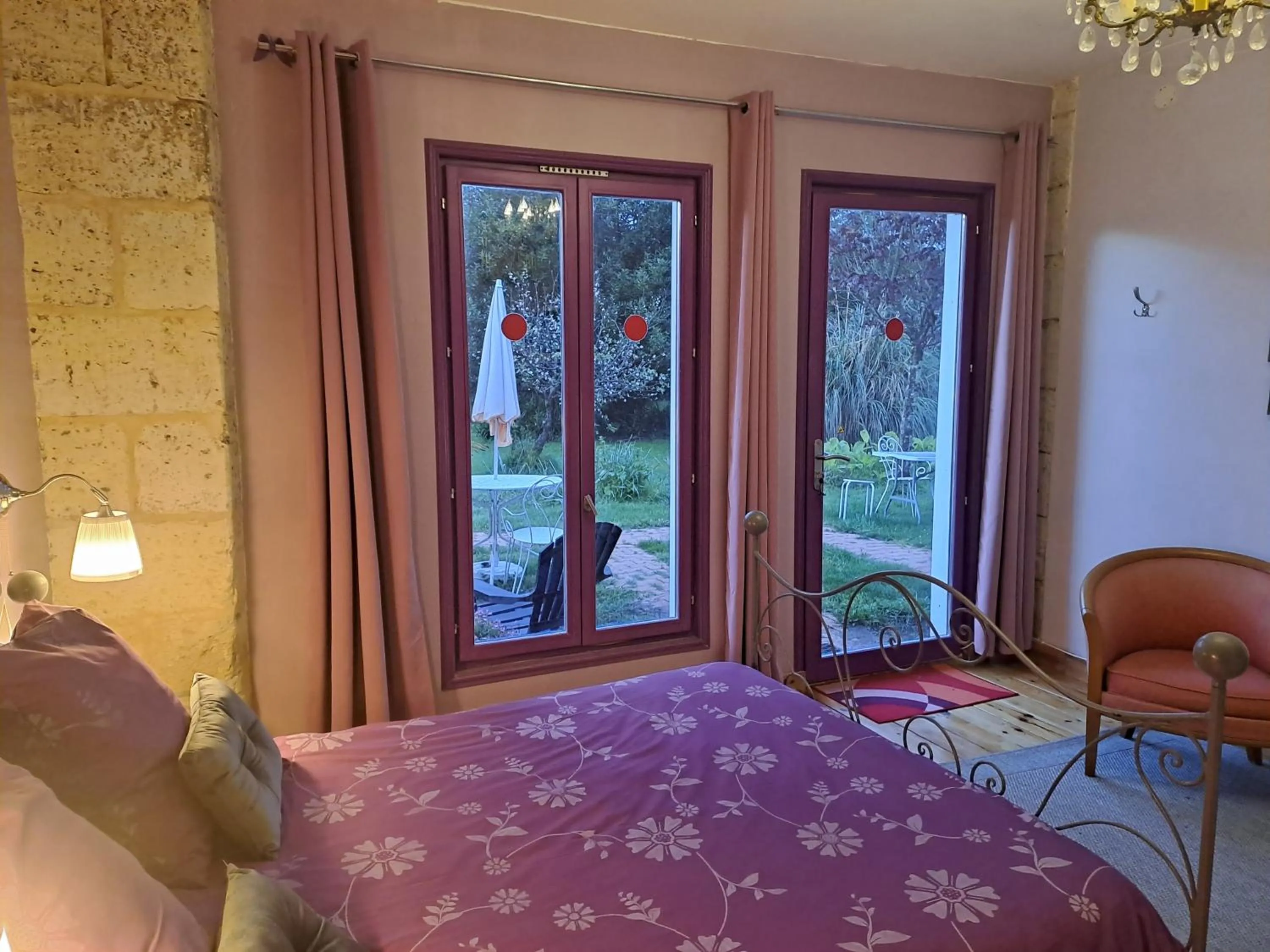 Photo of the whole room, Bed in La Cadournaise