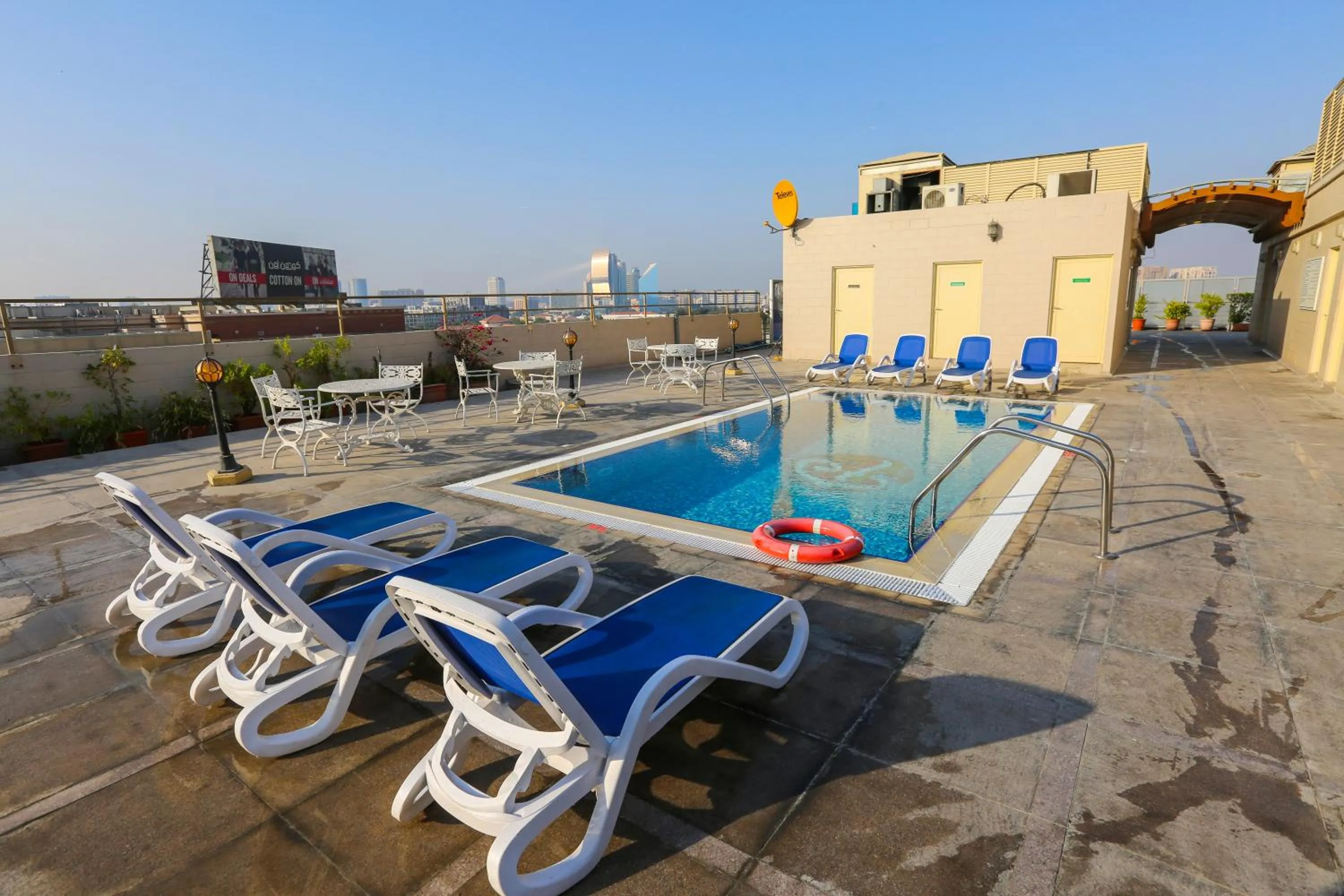 Swimming pool in Ramee Royal Hotel