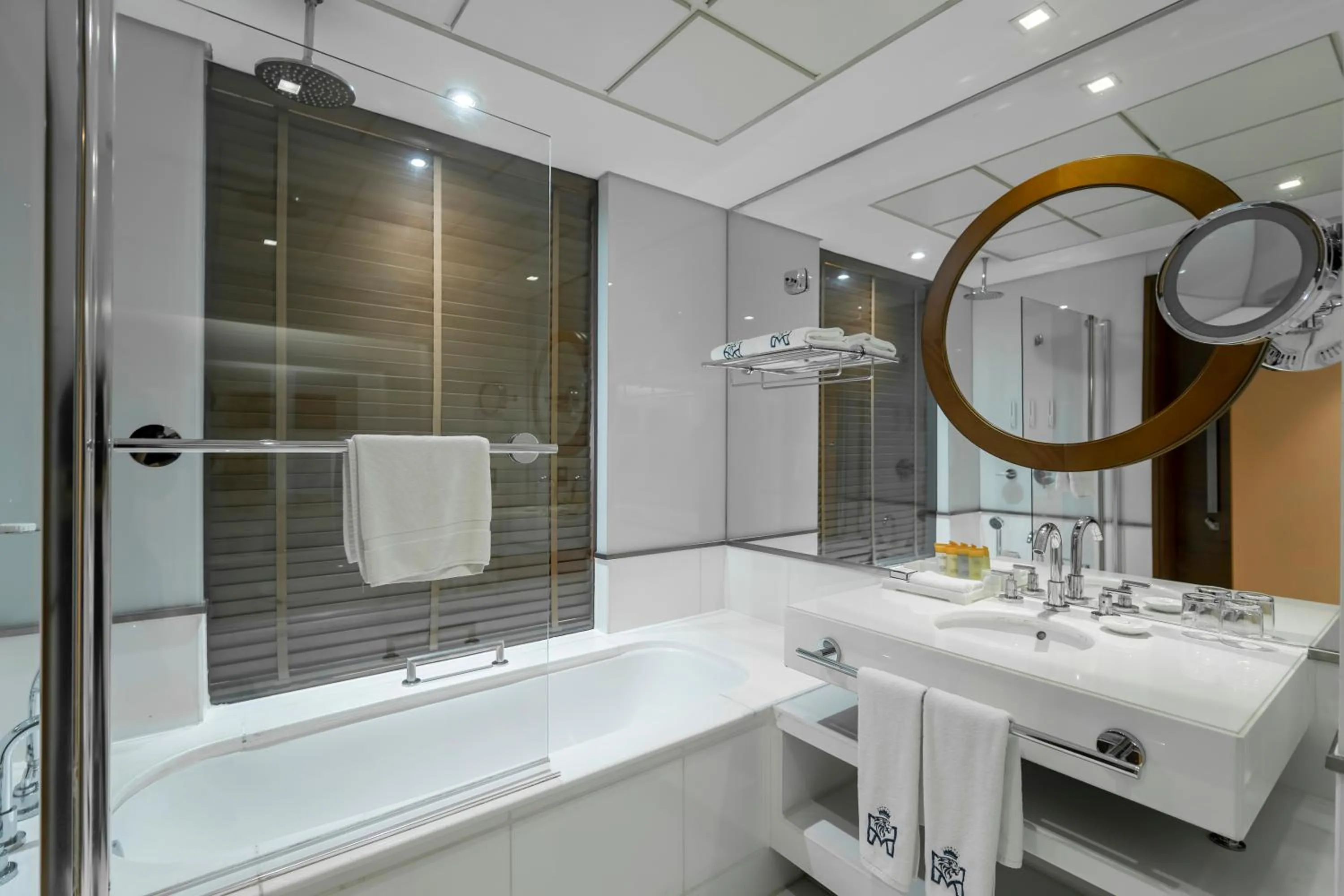 Bathroom in Majestic Premier Hotel Burdubai