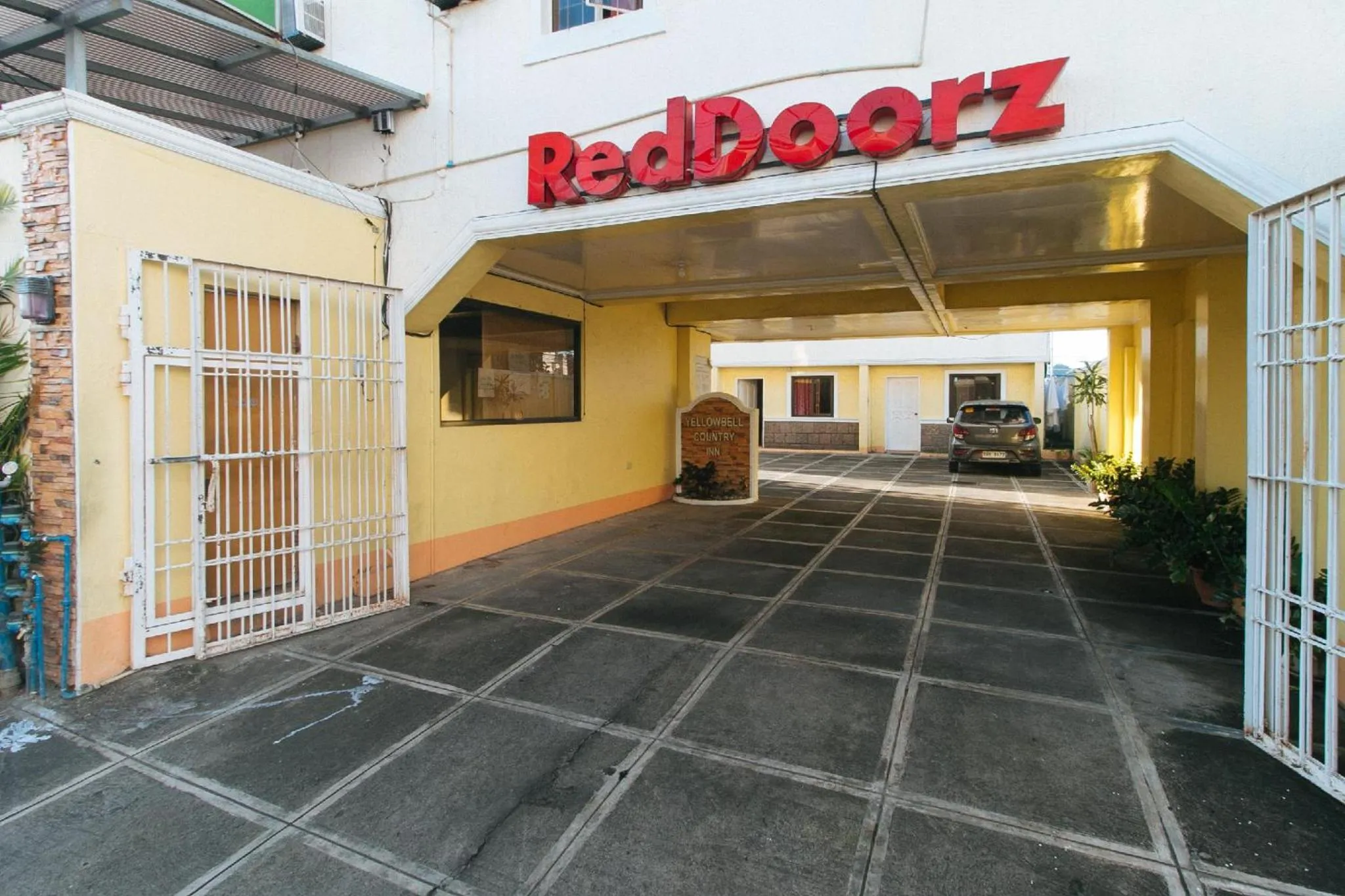 Property building in RedDoorz near SM Batangas City