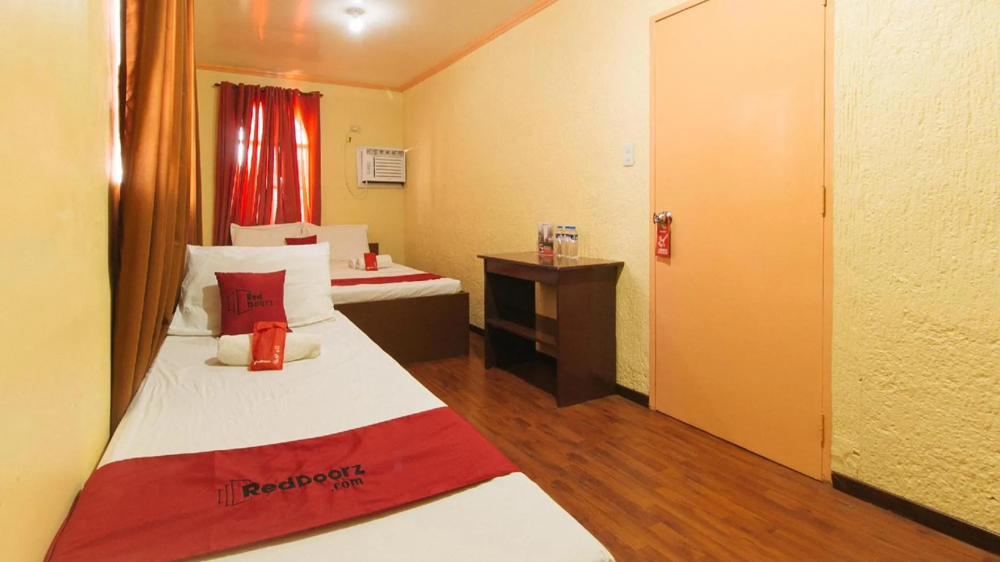 Photo of the whole room, Bed in RedDoorz near SM Batangas City