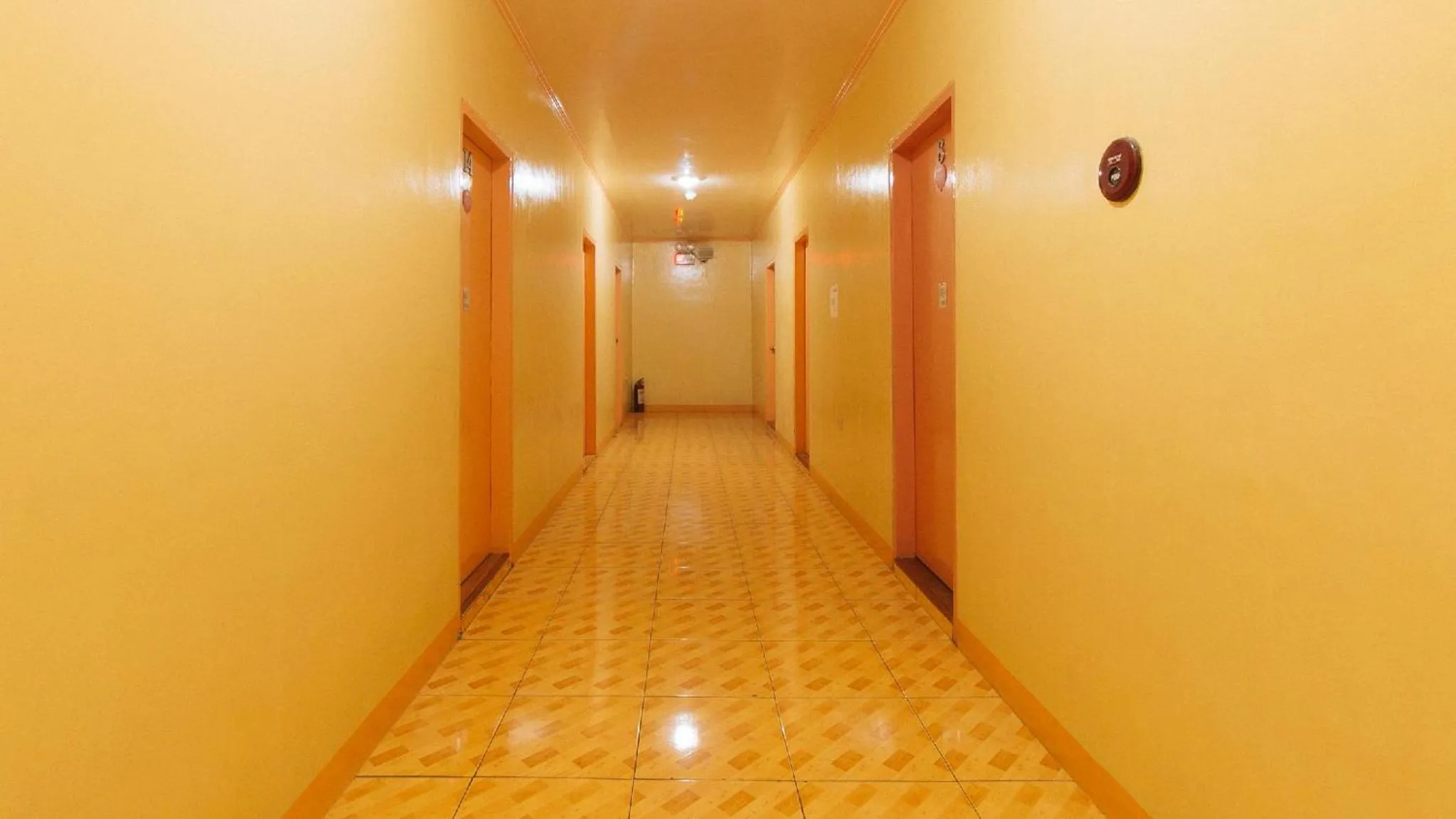 Area and facilities in RedDoorz near SM Batangas City