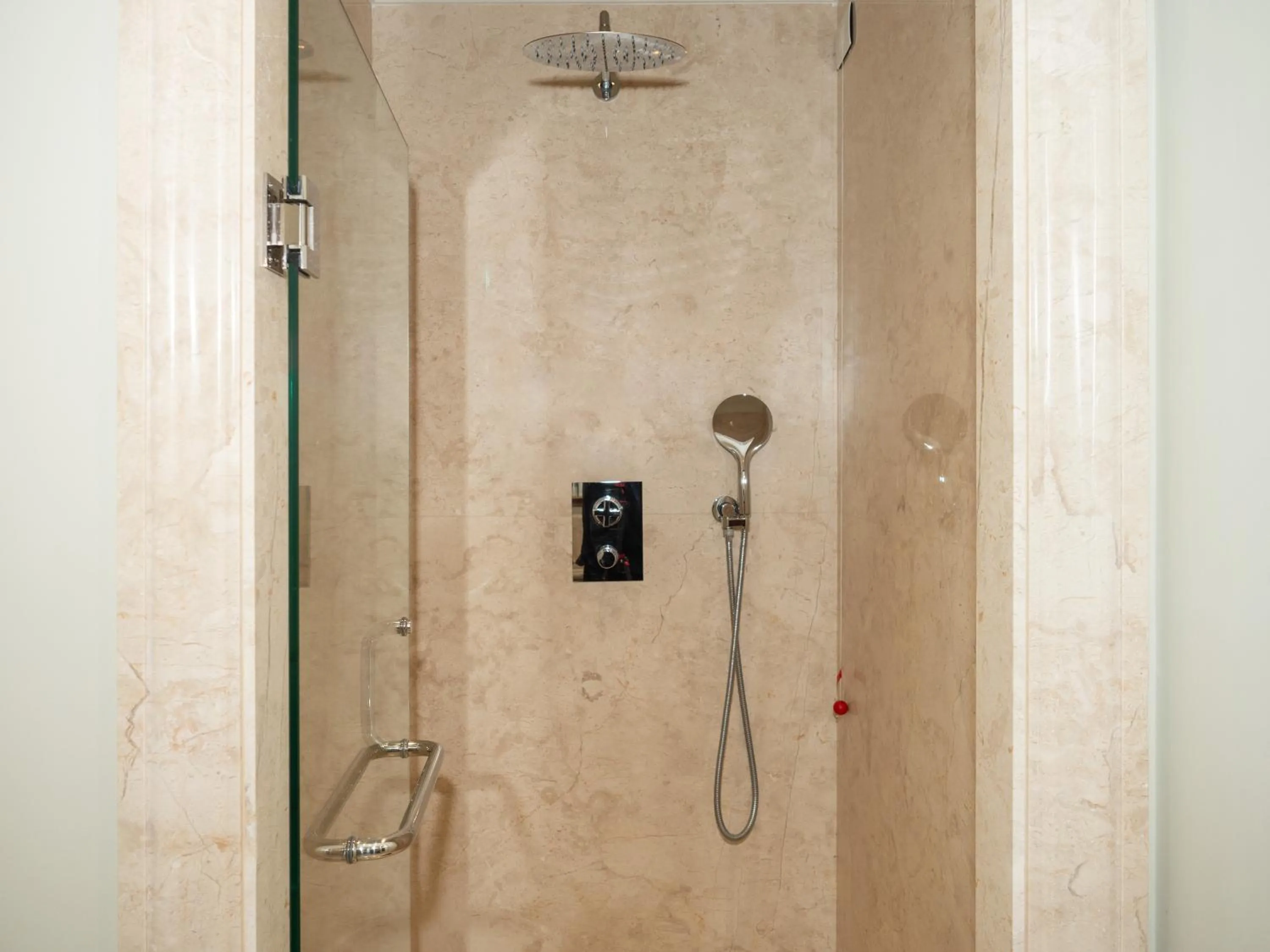 Shower in Ebel Boutique Hotel
