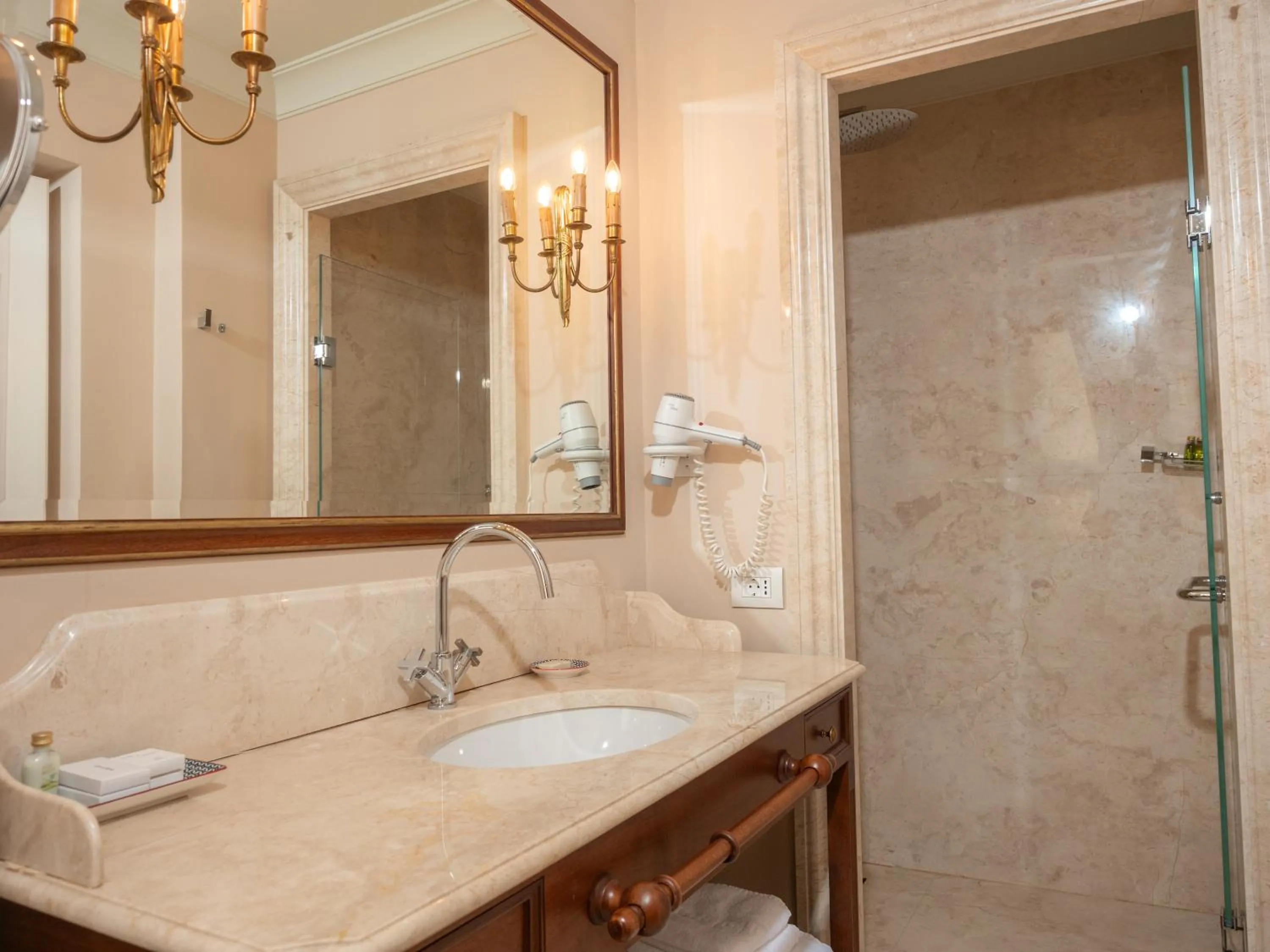 Shower in Ebel Boutique Hotel