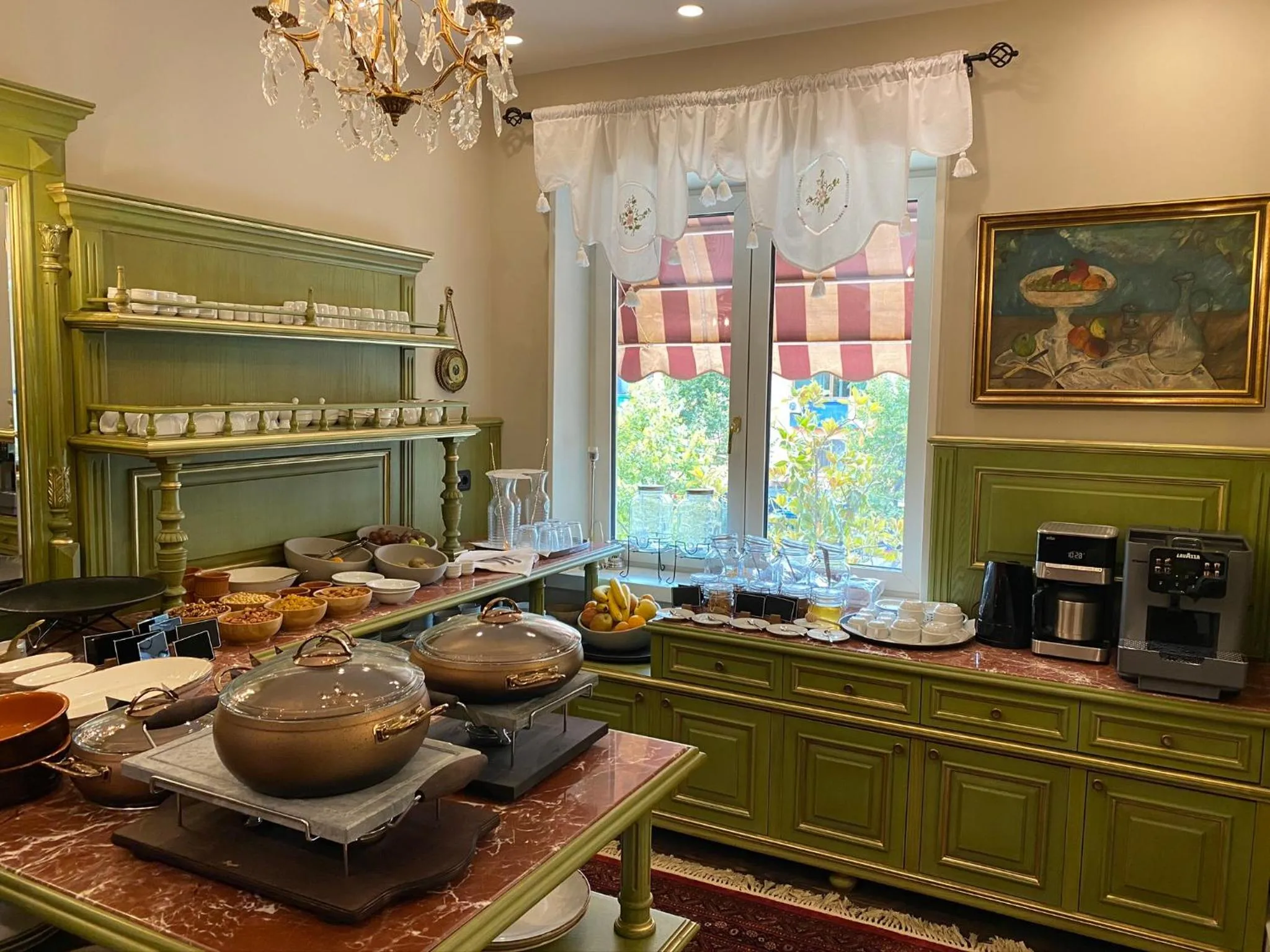 Restaurant/places to eat in Ebel Boutique Hotel