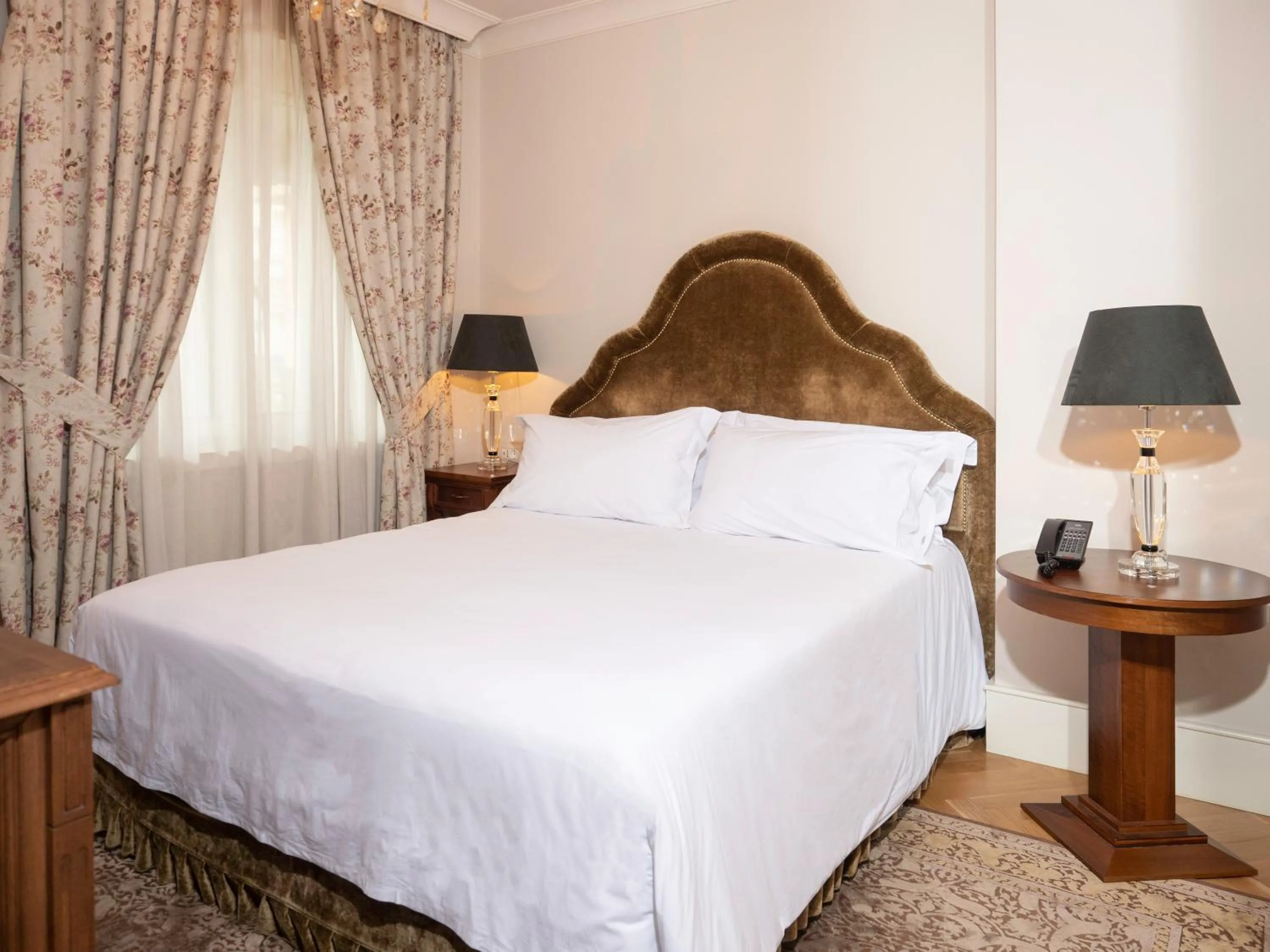 Photo of the whole room, Bed in Ebel Boutique Hotel