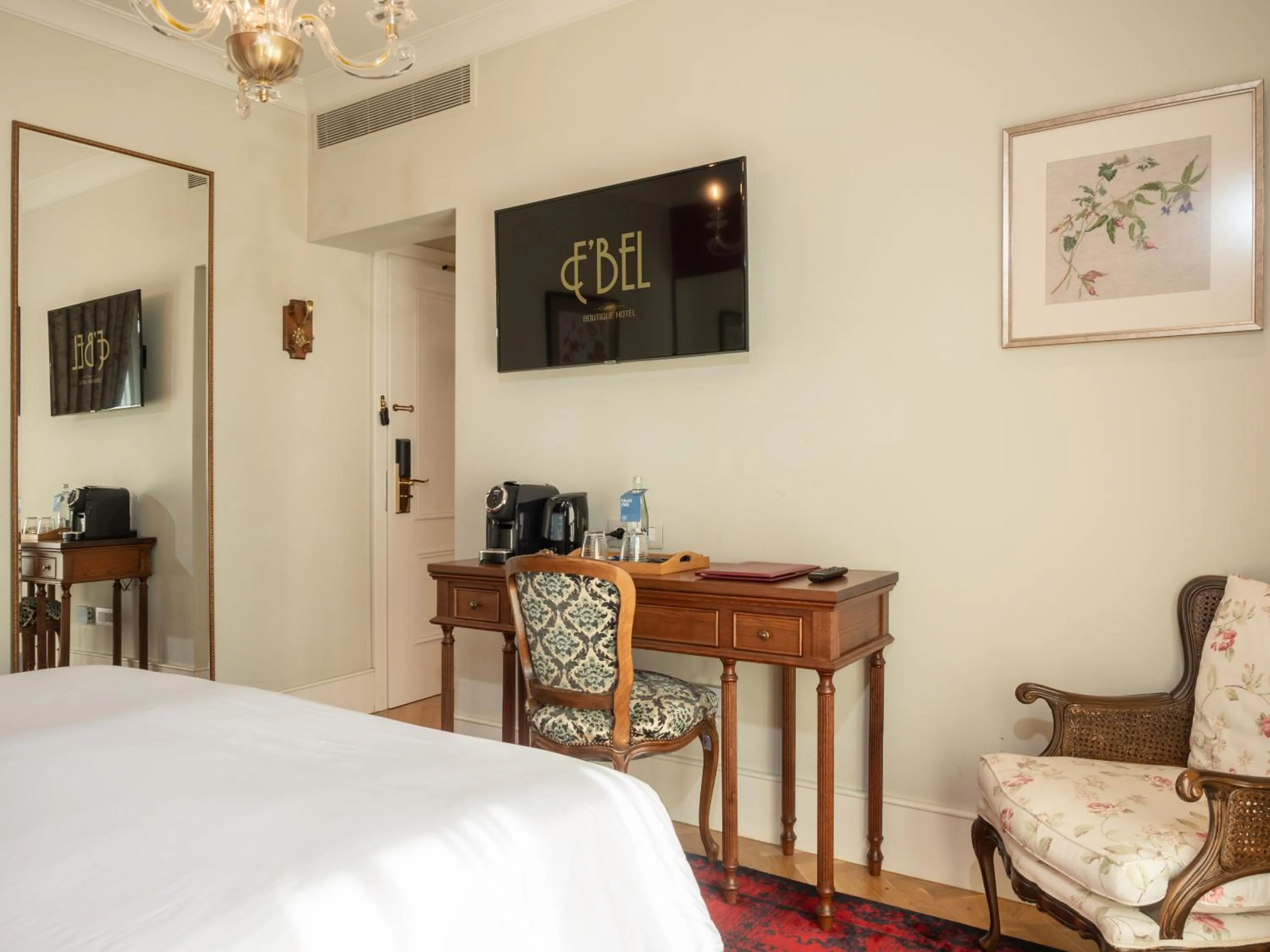 TV and multimedia, Bed in Ebel Boutique Hotel