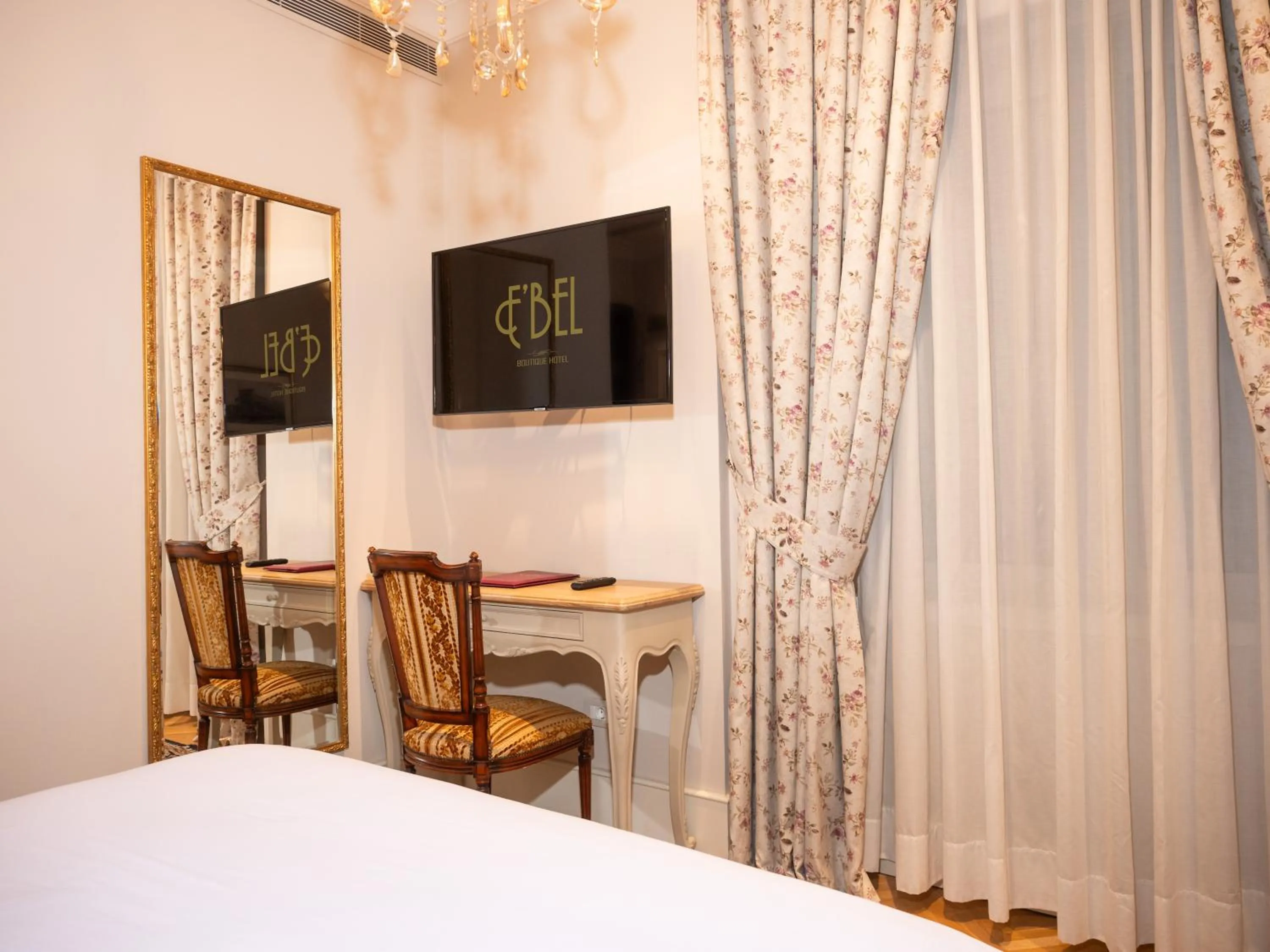 TV and multimedia, Bed in Ebel Boutique Hotel