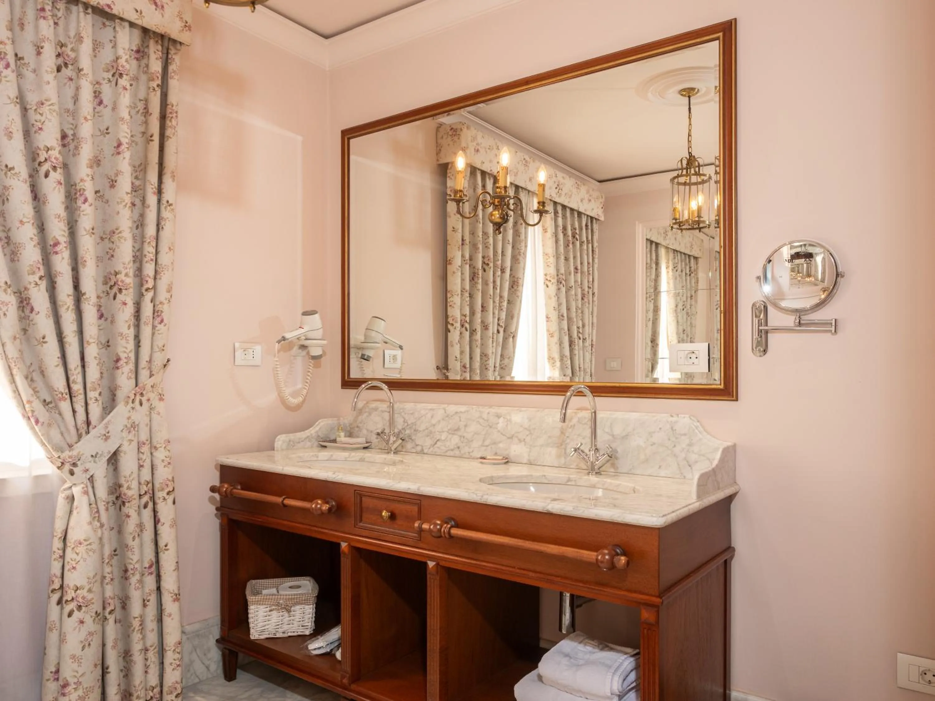 Bathroom in Ebel Boutique Hotel