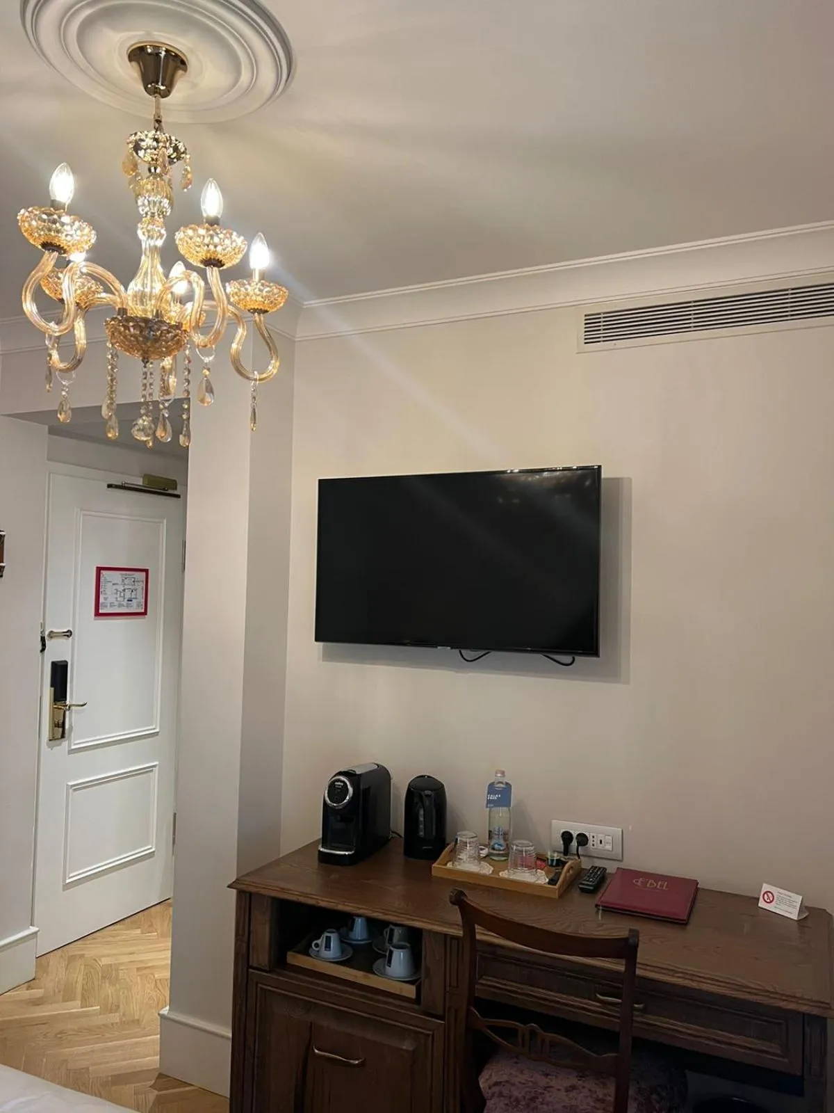 TV and multimedia in Ebel Boutique Hotel