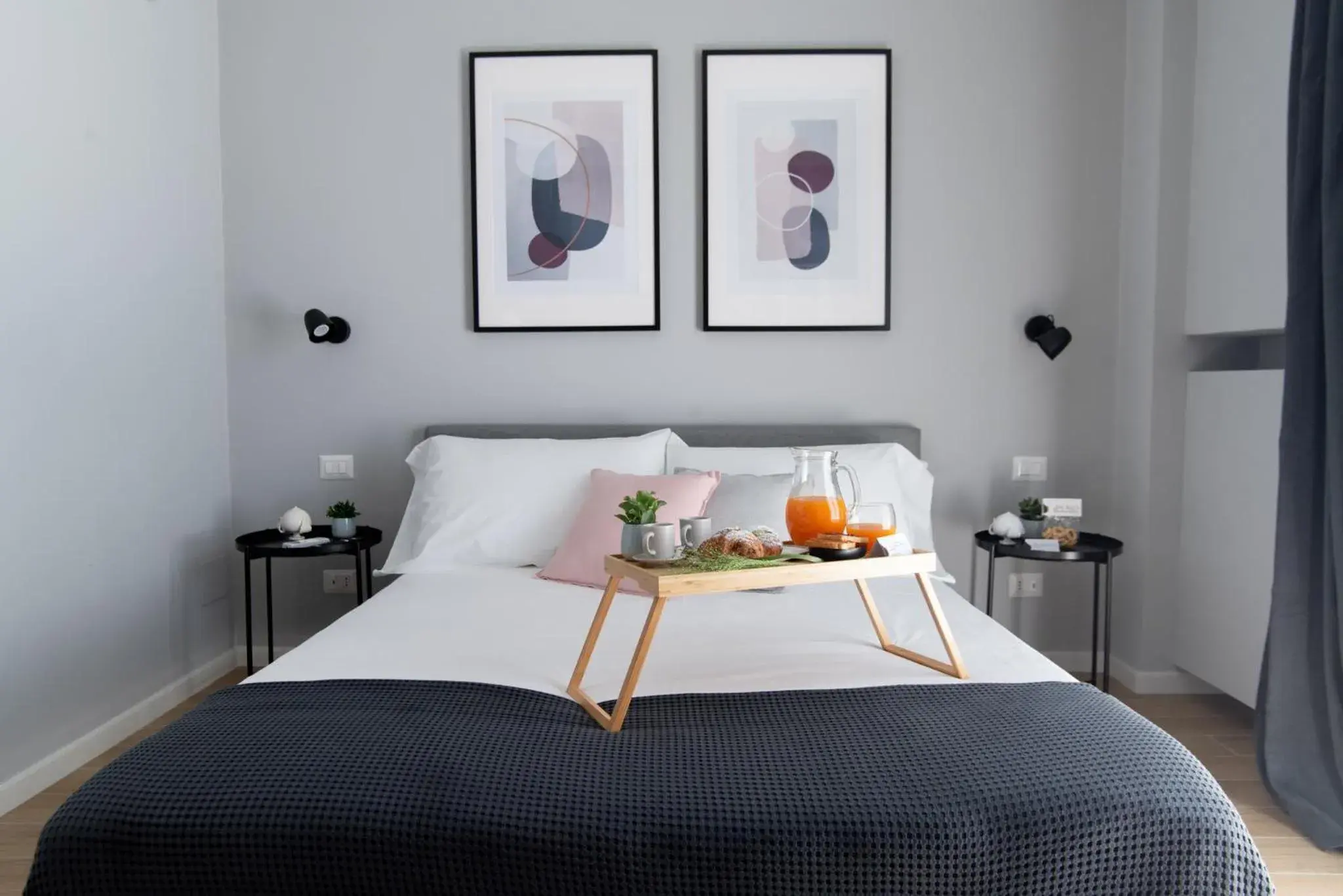 Double Room with Balcony in Il Pumo - Apulian Rooms Bari Piazza Moro Double Room with Balcony in Il Pumo - Apulian Rooms Bari Piazza Moro