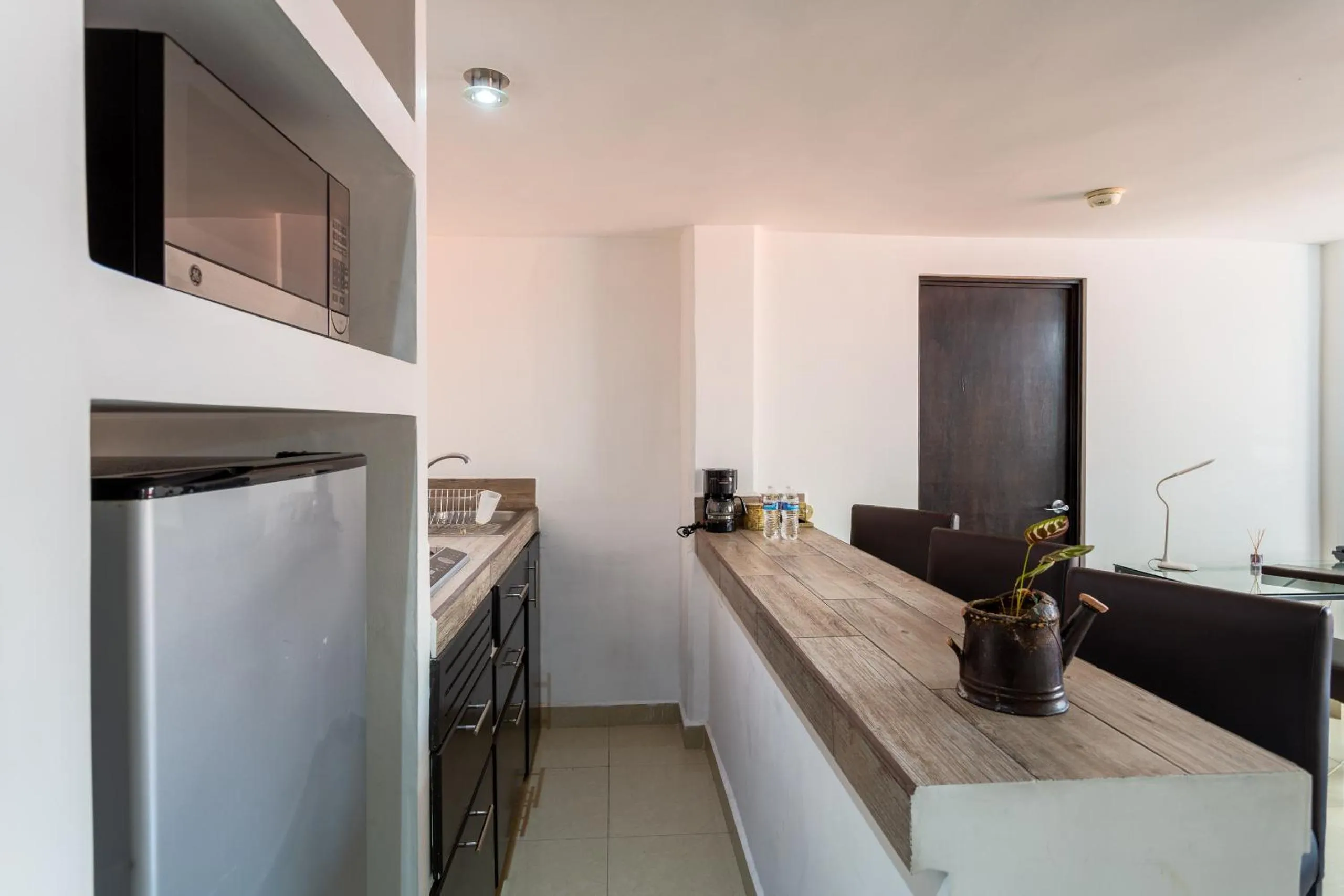 Coffee/tea facilities in Suites 259 Condesa