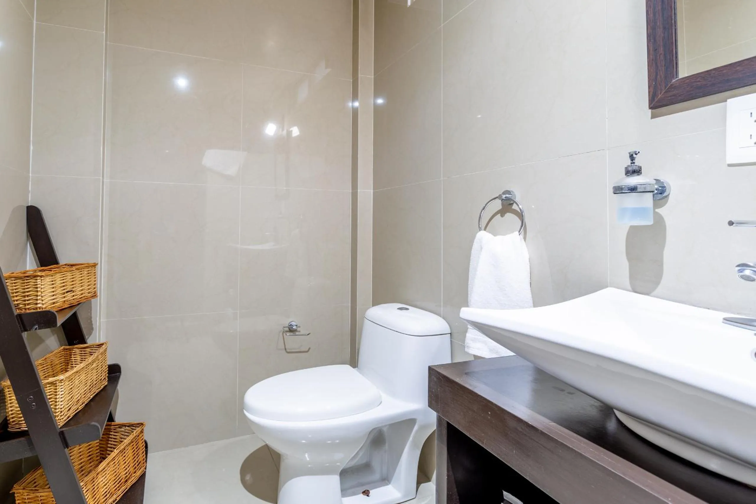 Shower in Suites 259 Condesa