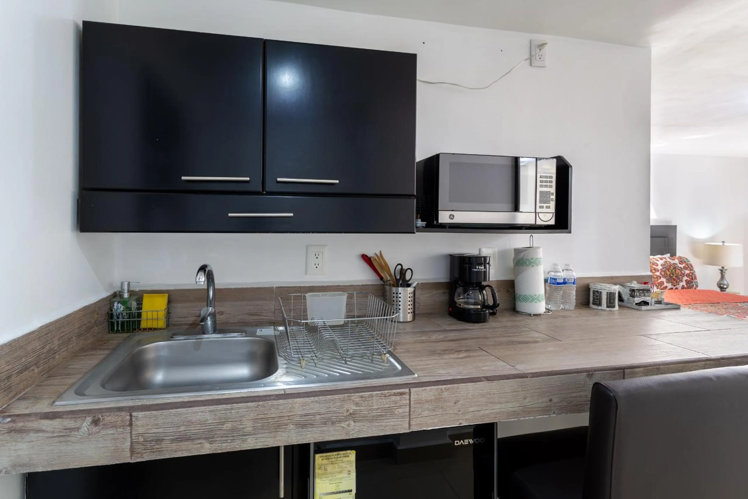 Coffee/tea facilities in Suites 259 Condesa