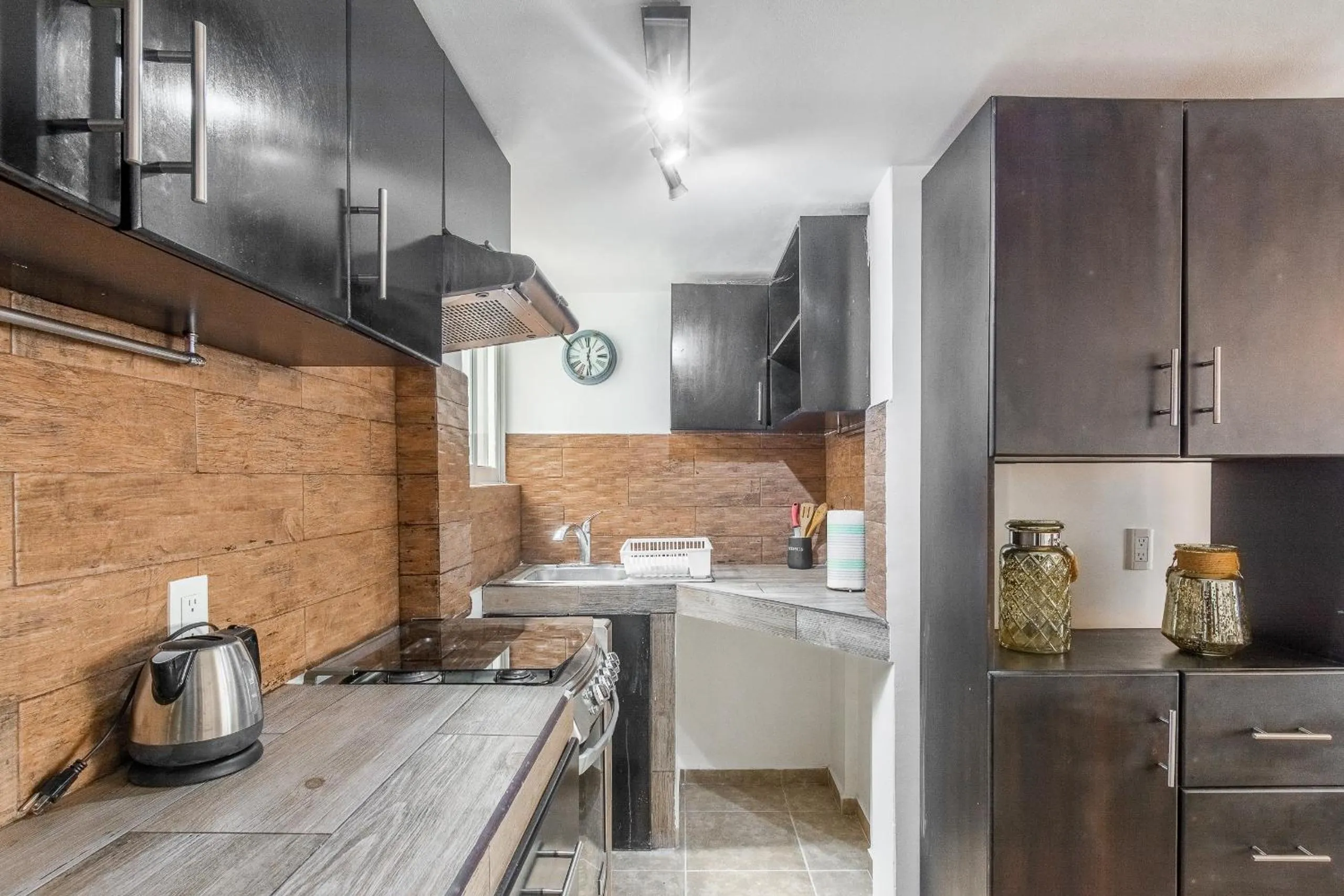 Coffee/tea facilities in Suites 259 Condesa