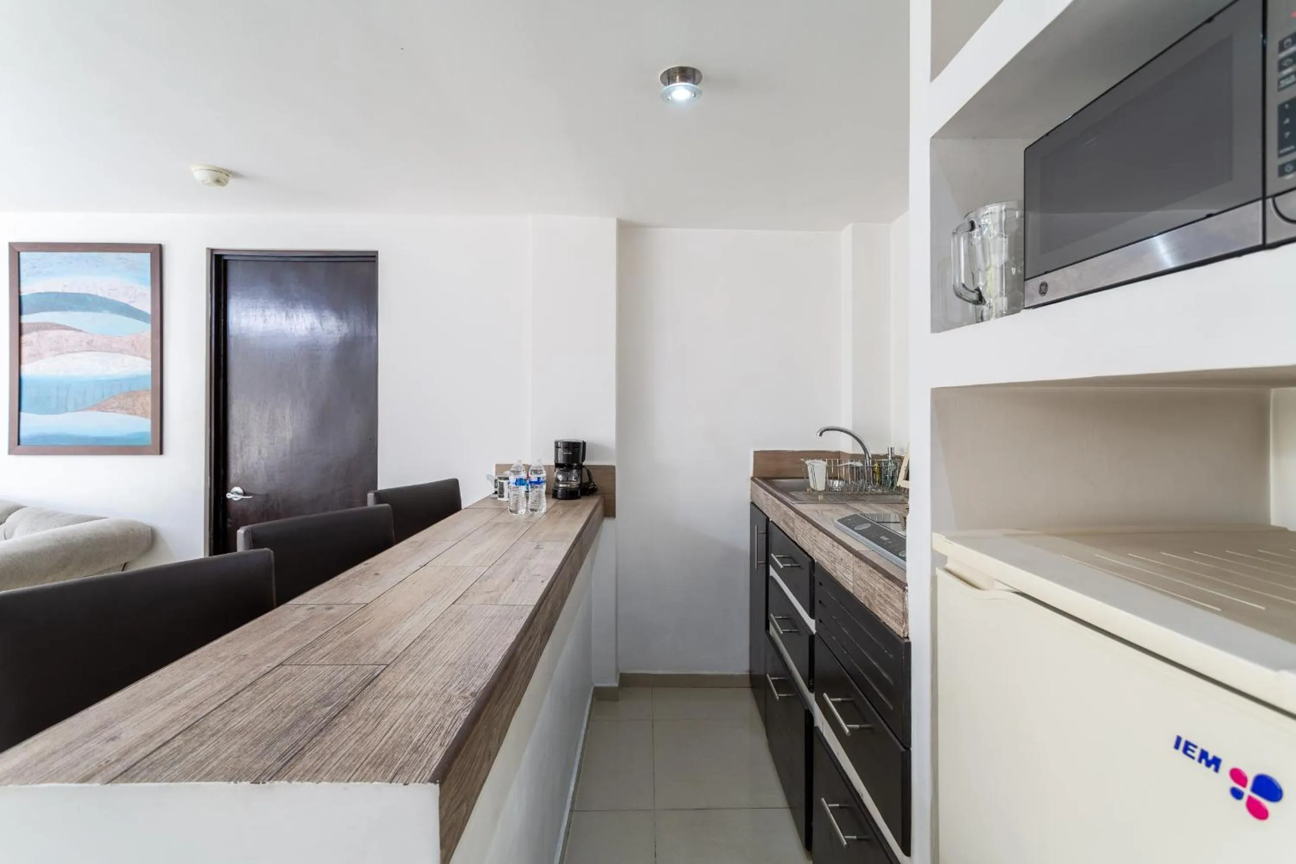 Coffee/tea facilities in Suites 259 Condesa