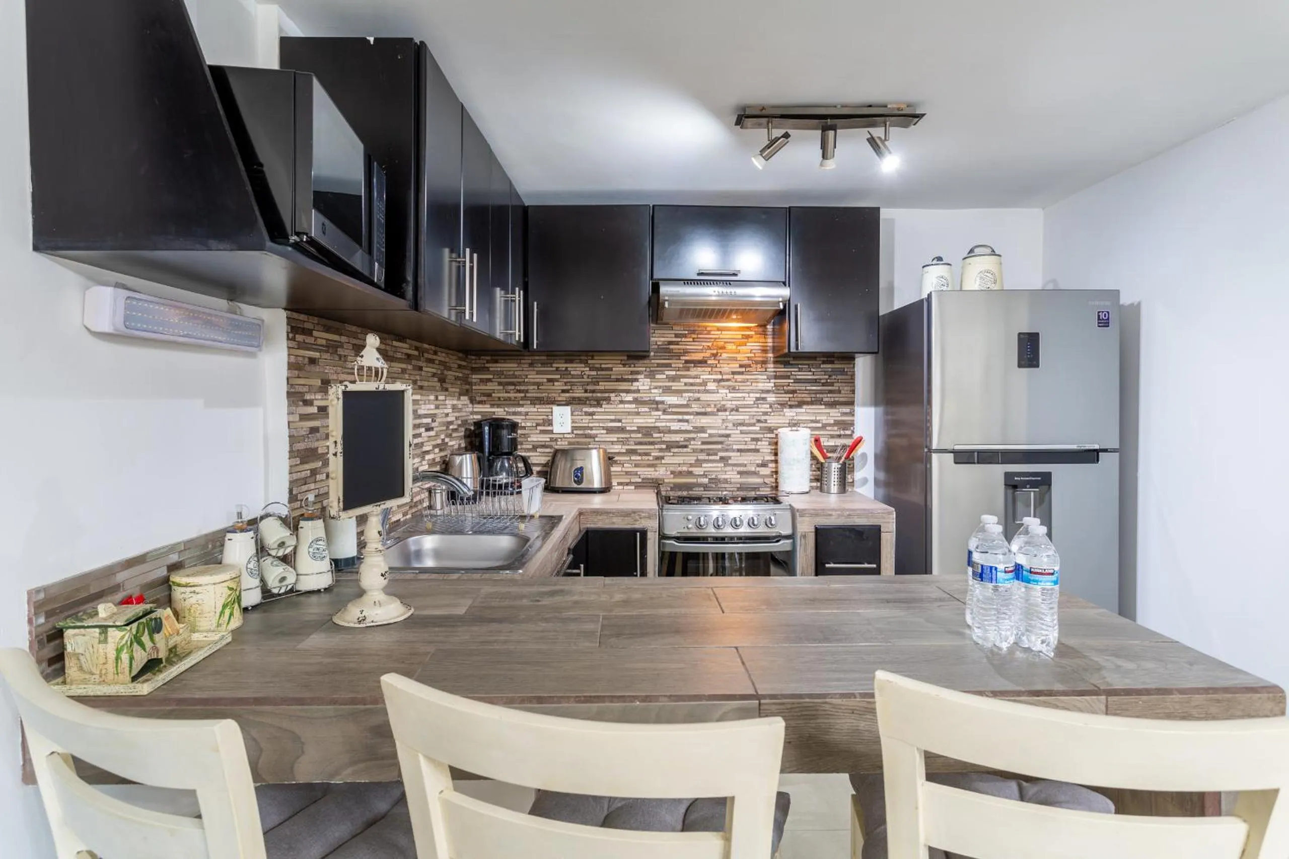 Coffee/tea facilities in Suites 259 Condesa