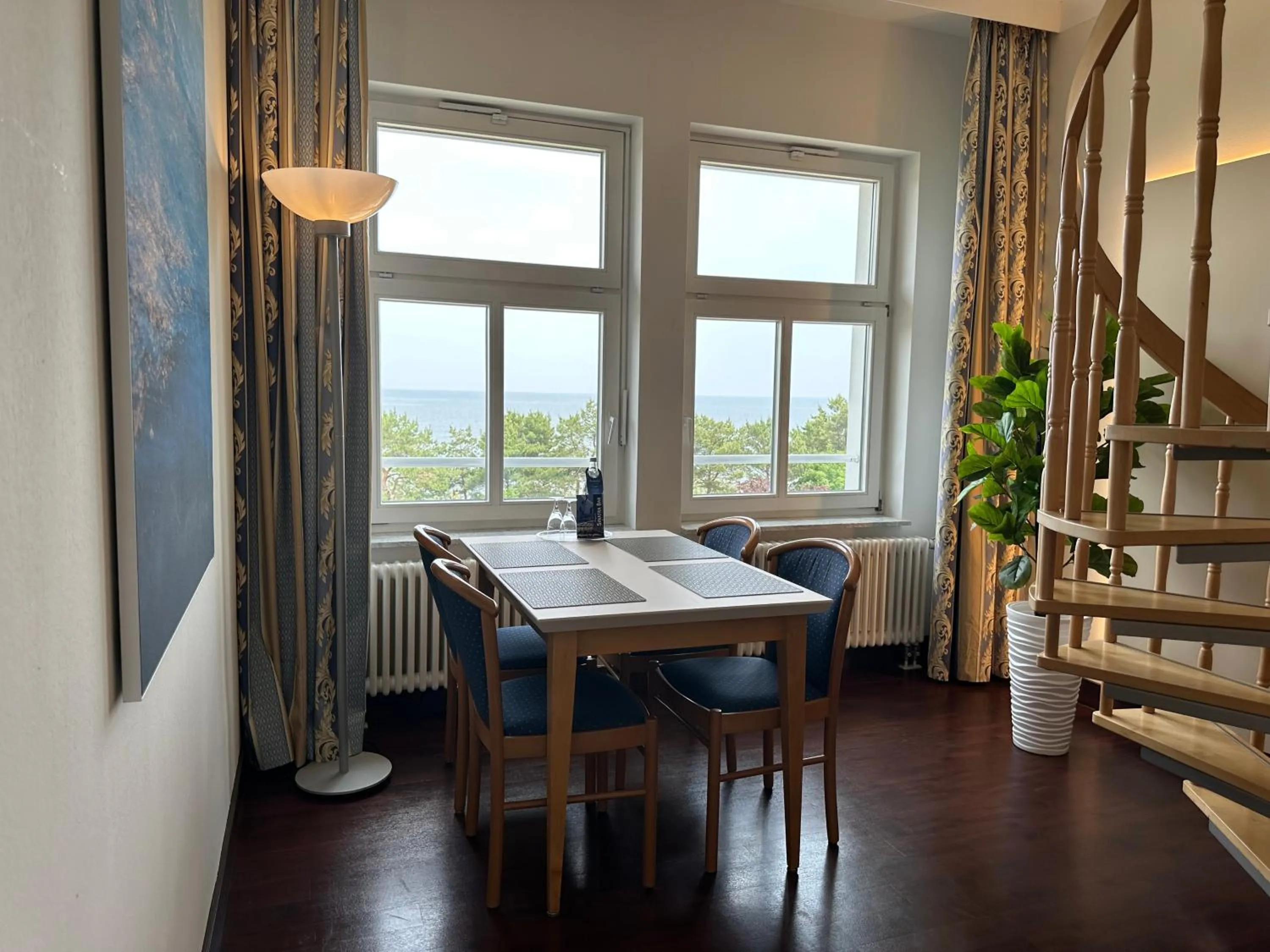 Dining area in Hotel Asgard's Meereswarte