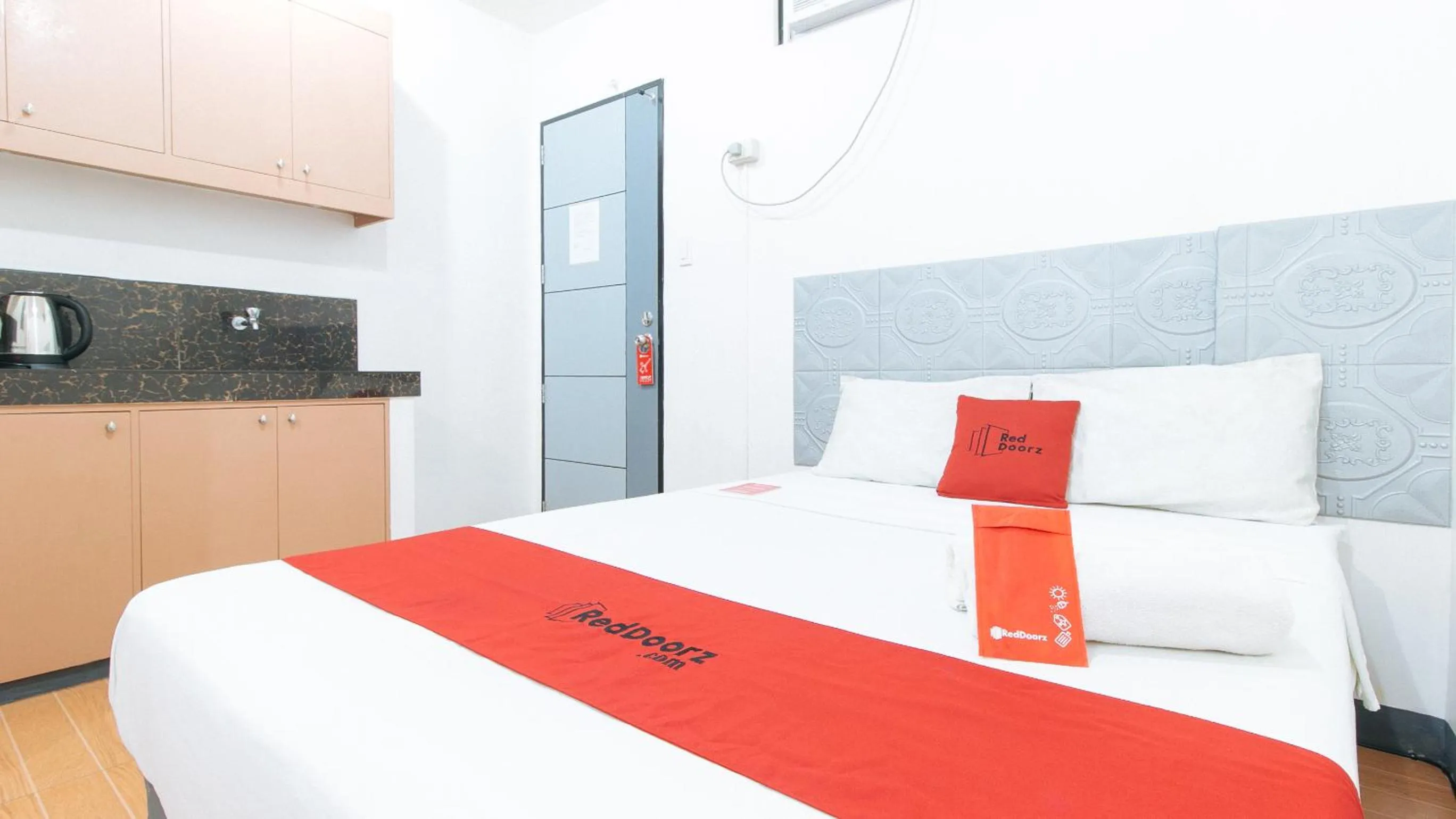 Bedroom, Bed in RedDoorz at CAA Road Las Pinas