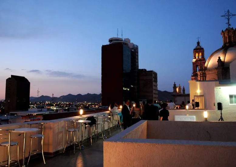 Lounge or bar in Hotel Plaza Chihuahua