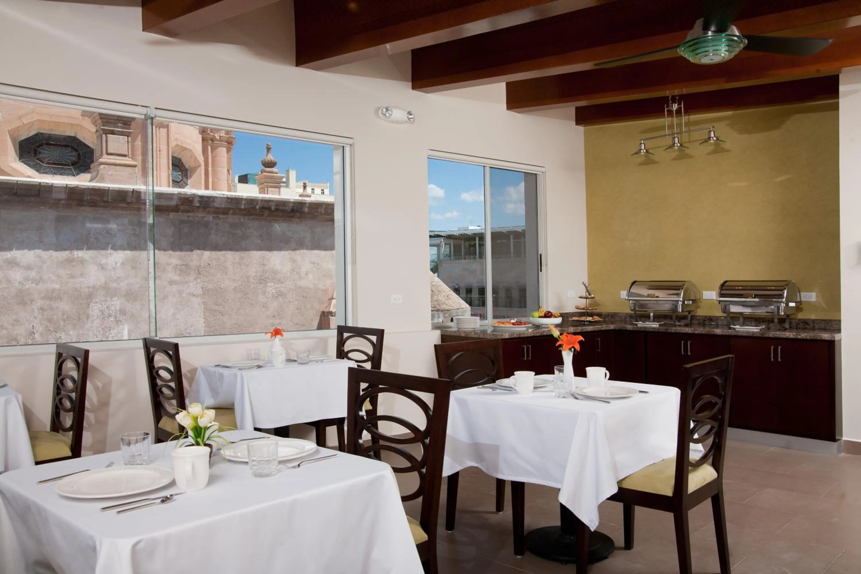 Restaurant/places to eat in Hotel Plaza Chihuahua