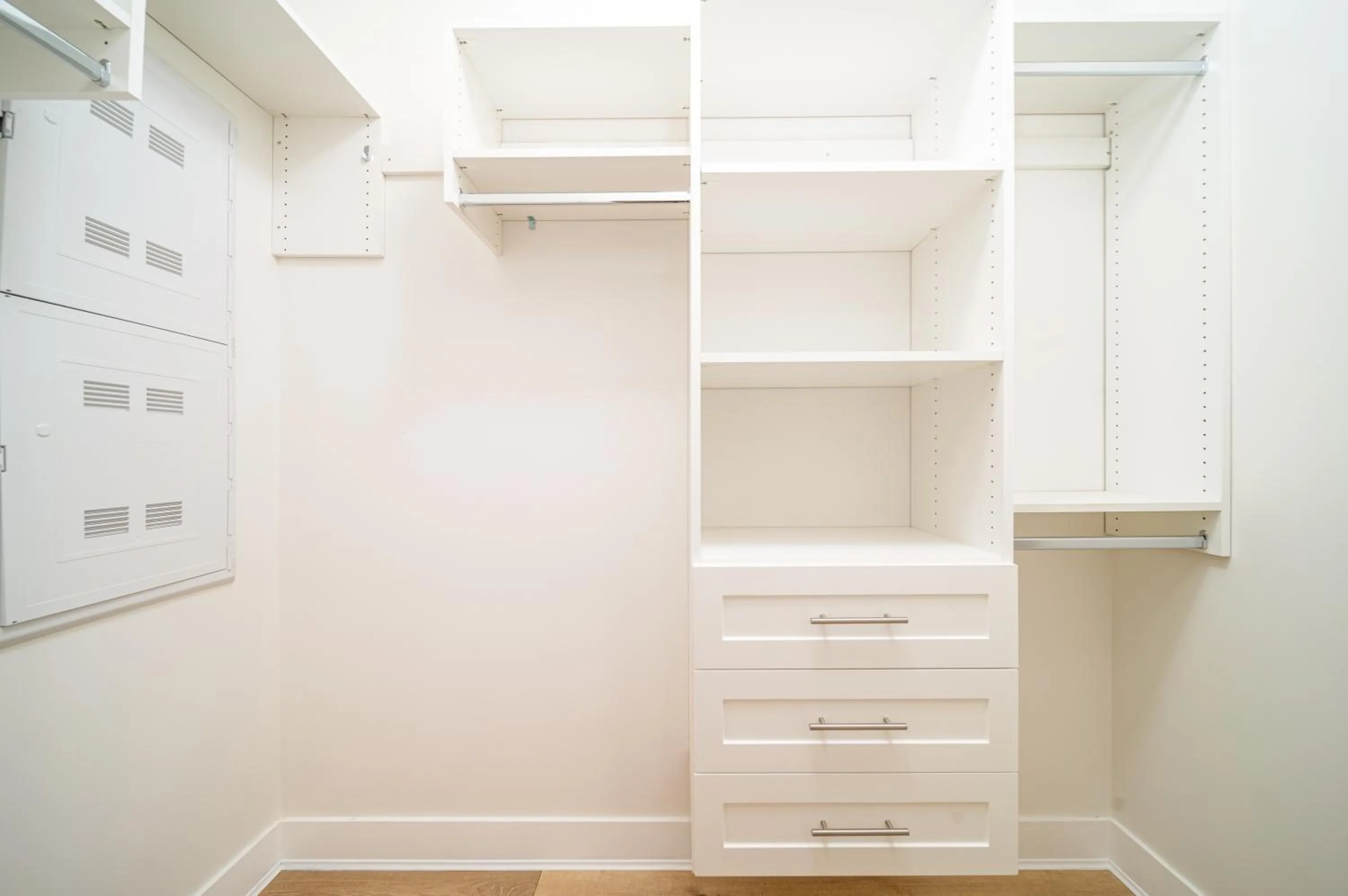 wardrobe in Sun suite