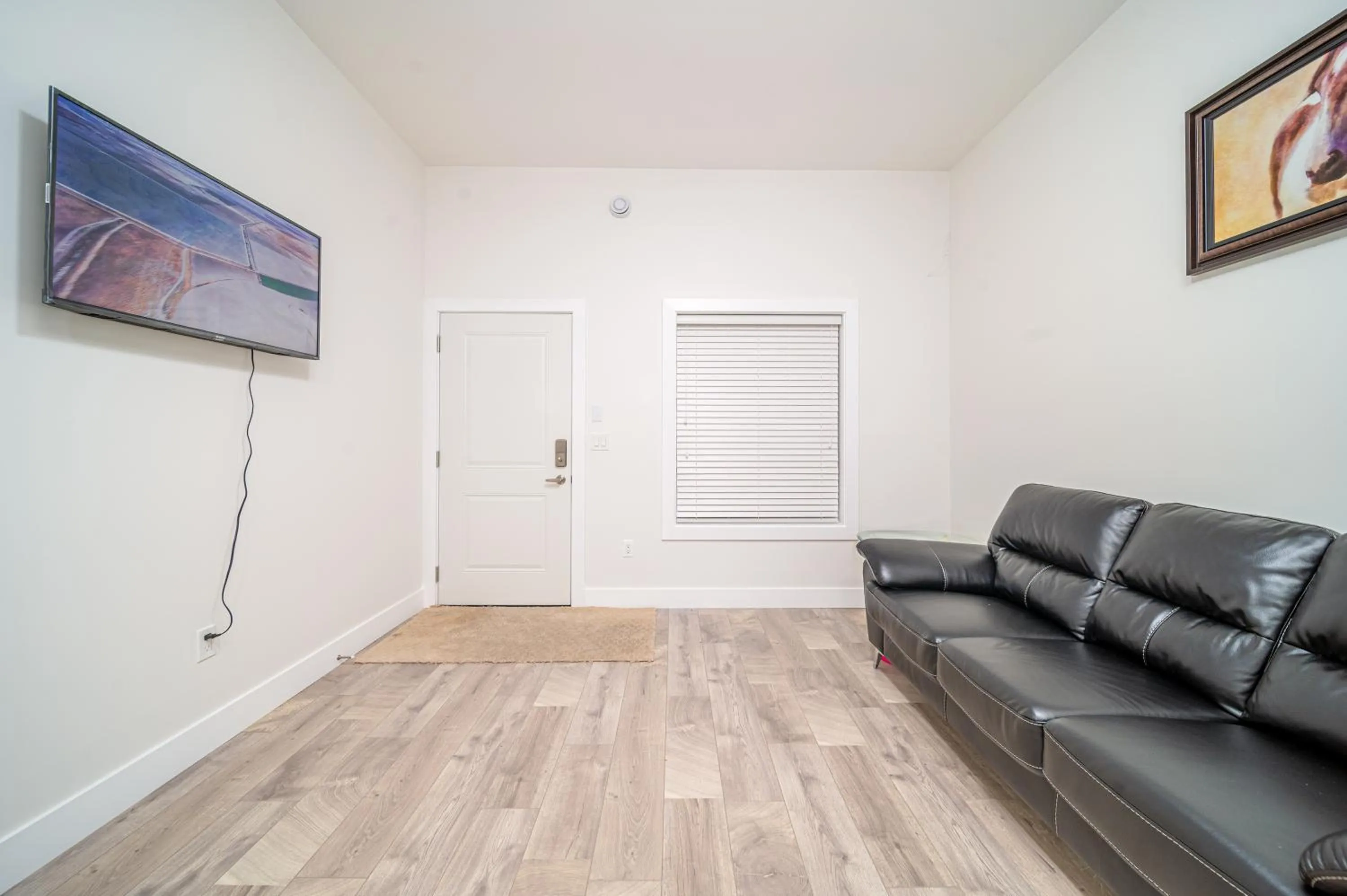 Communal lounge/ TV room in Sun suite