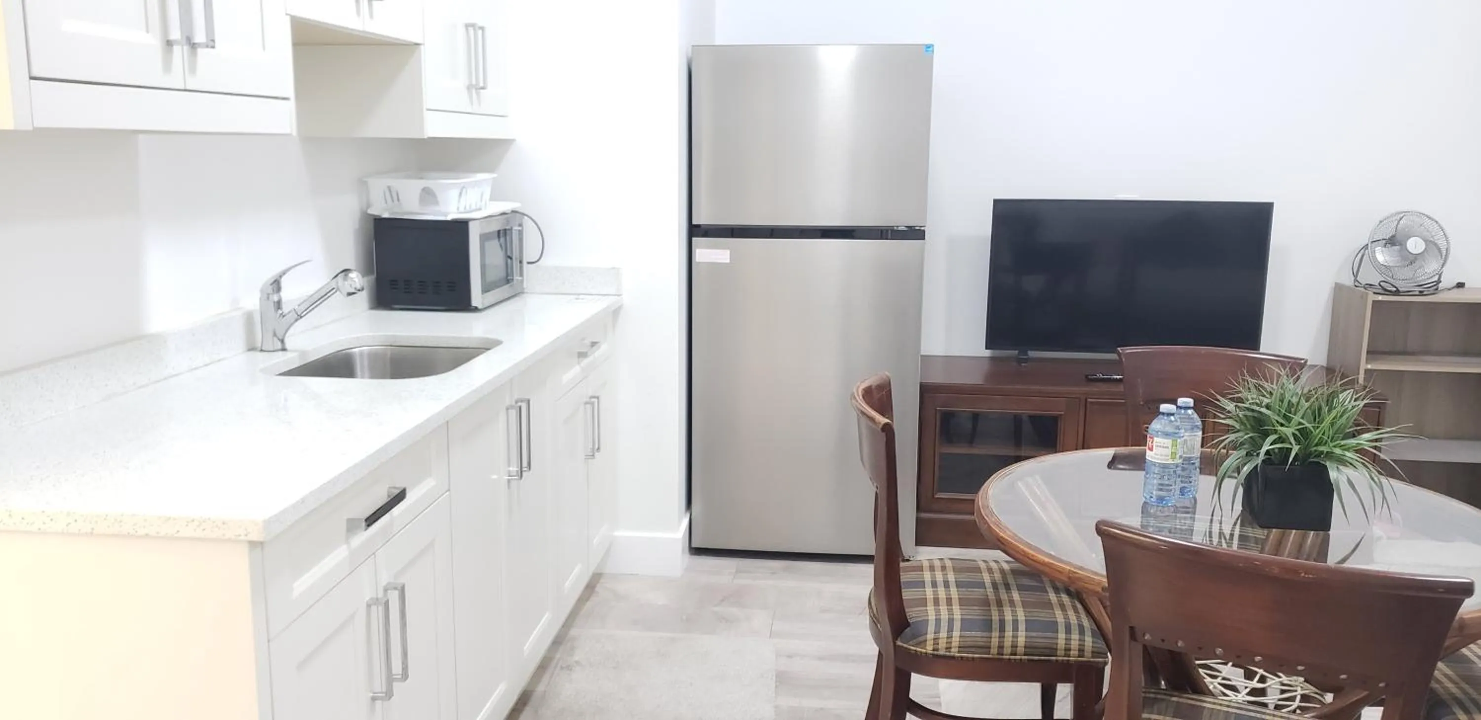 Communal lounge/ TV room in Sun suite