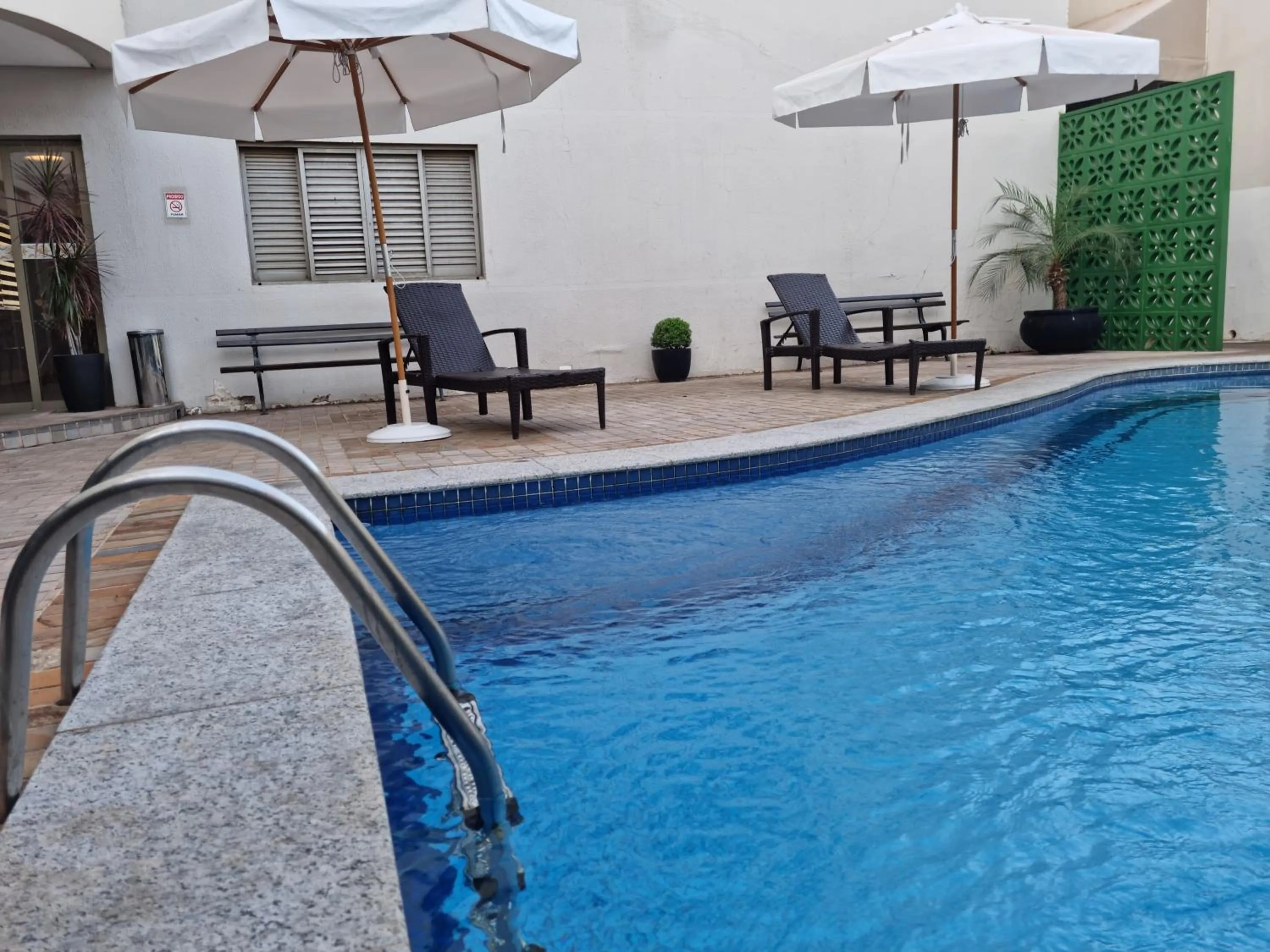 Swimming pool in Hotel Piratininga Avenida Amazonas - Rondonópolis