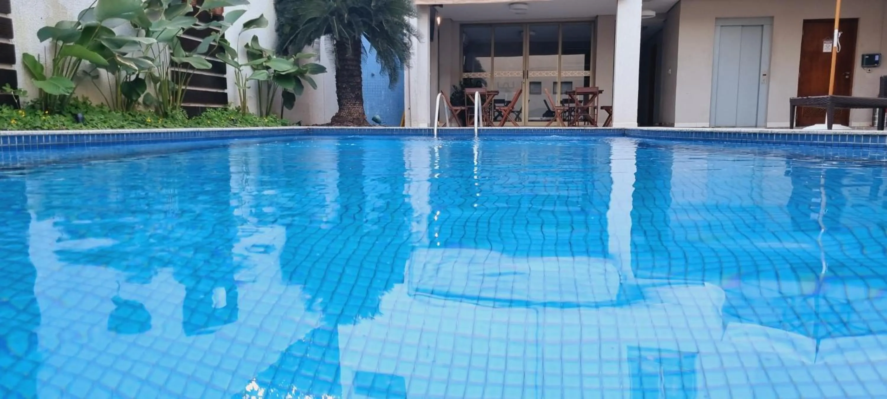 Swimming pool in Hotel Piratininga Avenida Amazonas - Rondonópolis