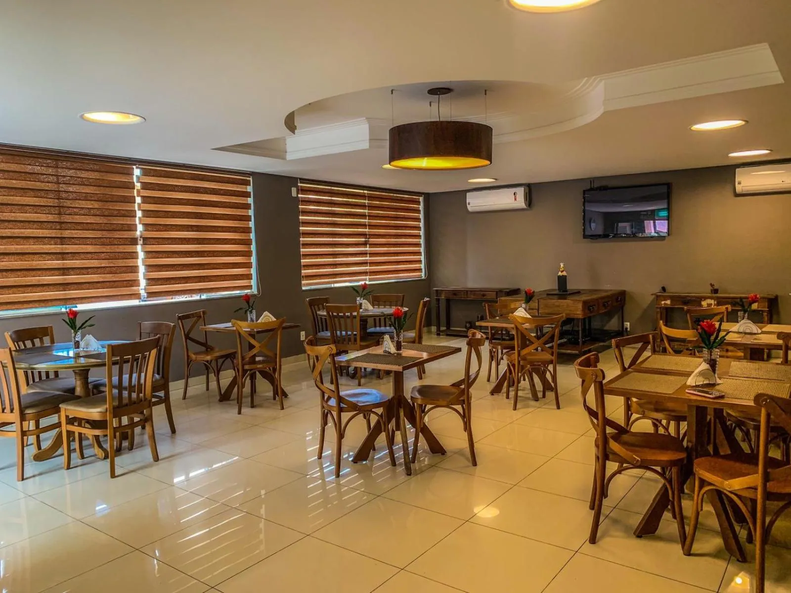 Restaurant/places to eat in Hotel Piratininga Avenida Amazonas - Rondonópolis