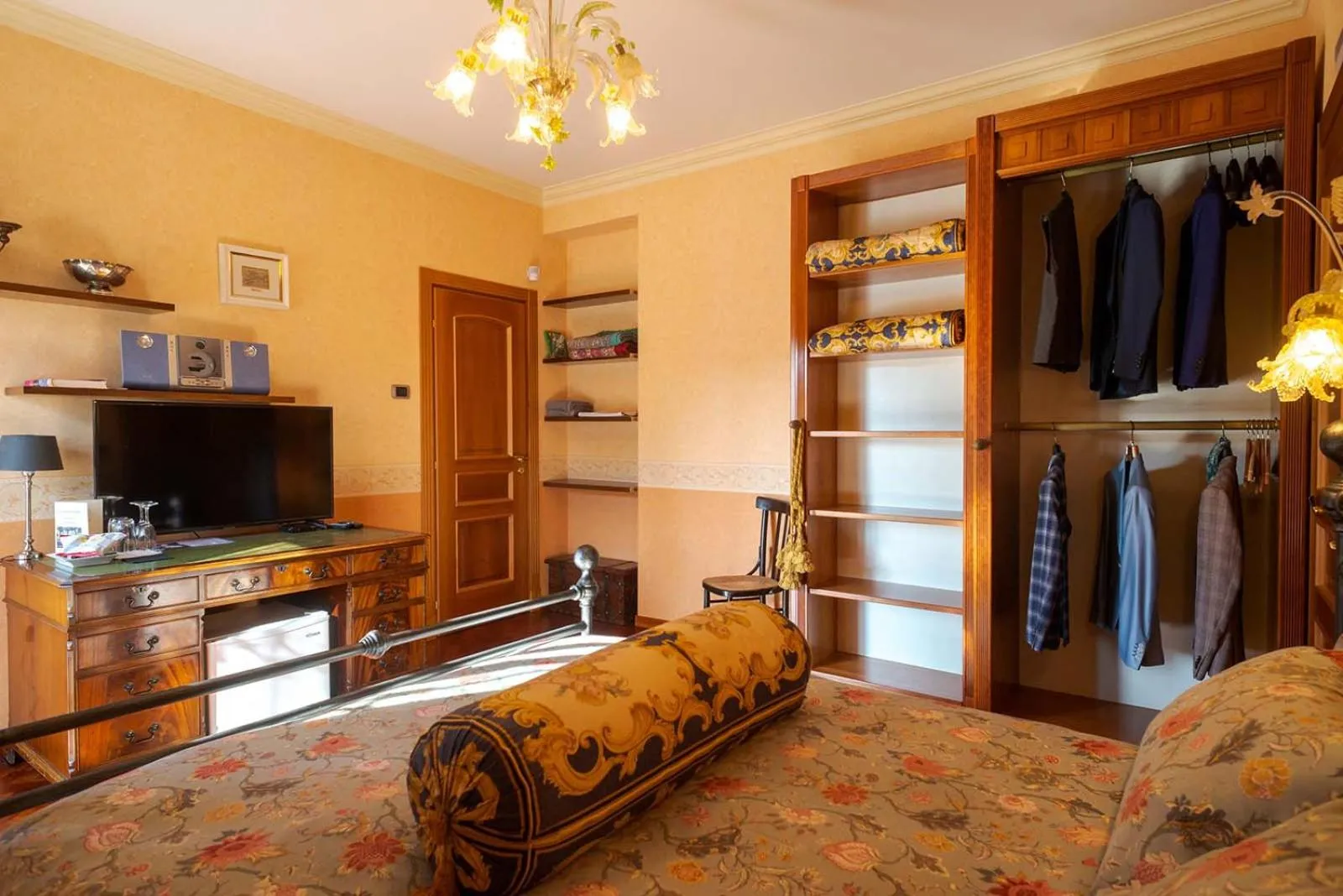 Bed in Villa Grandiosa FC