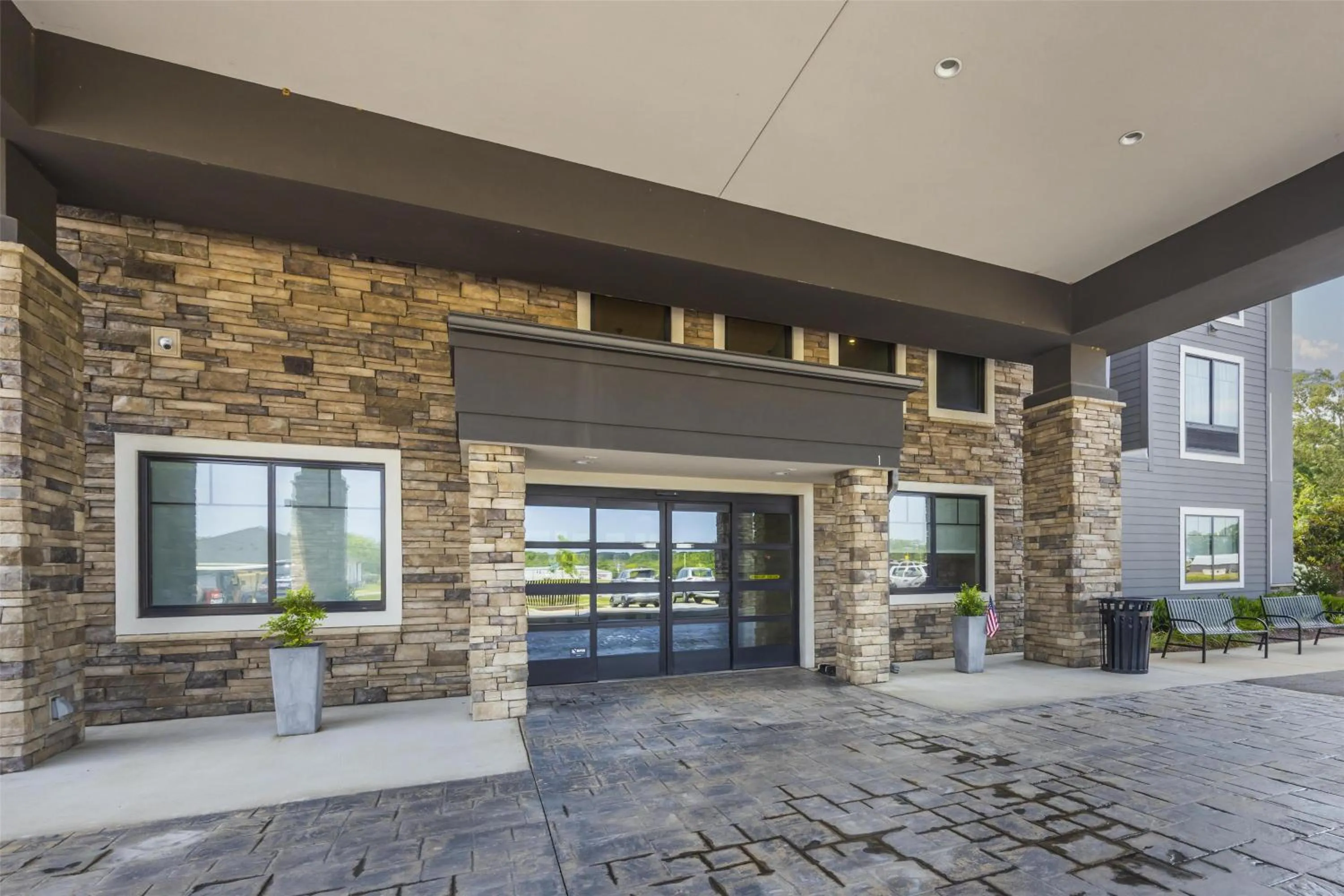 Property building in Best Western Plus Lawrenceburg