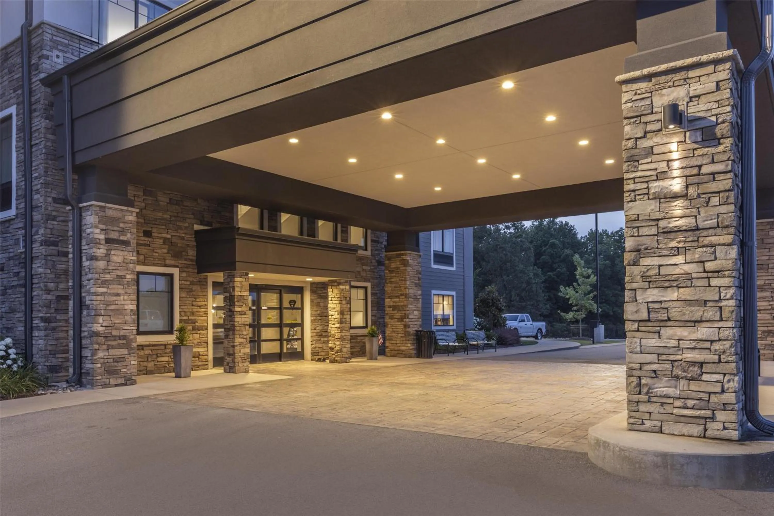 Property building in Best Western Plus Lawrenceburg