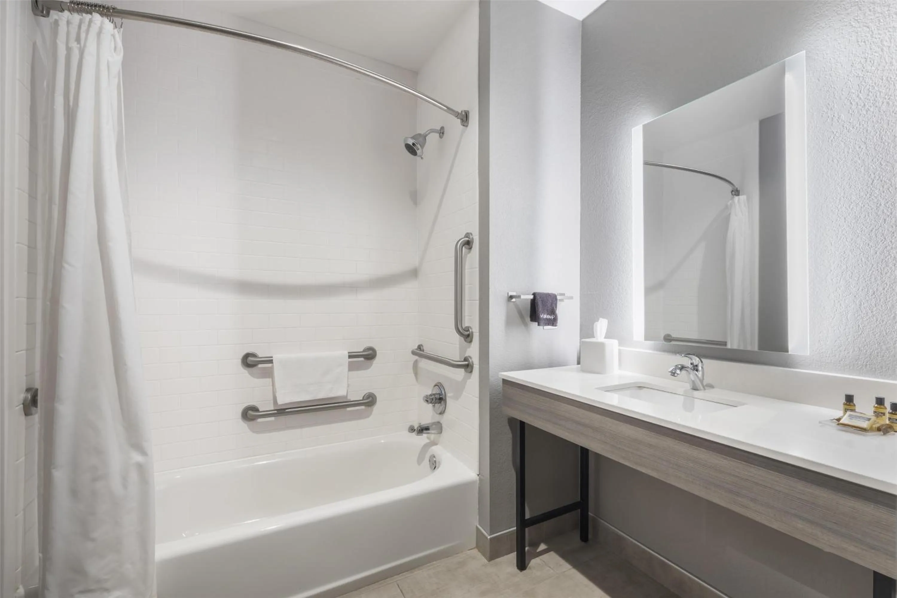 Bathroom in Best Western Plus Lawrenceburg