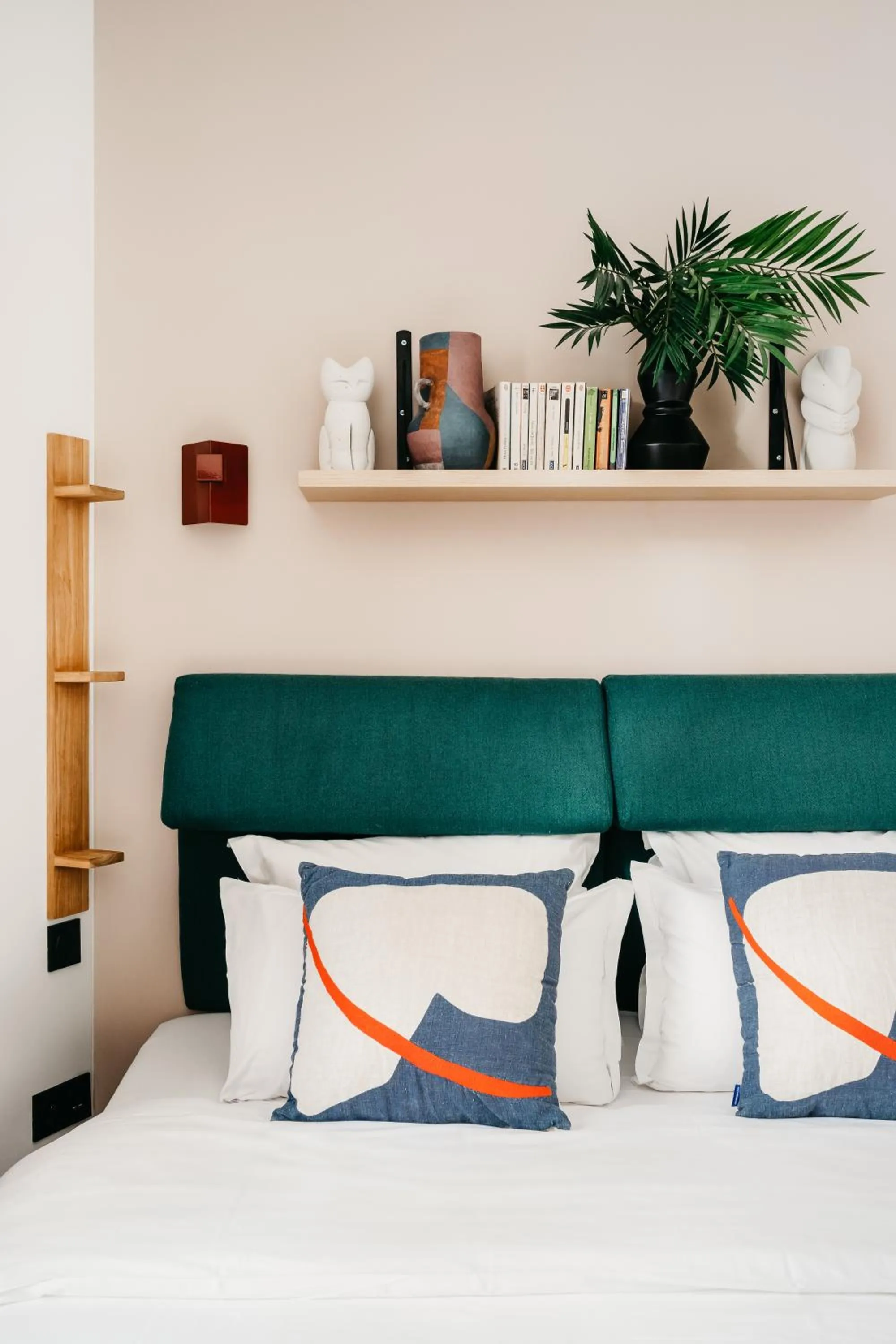 Bedroom, Bed in Edgar Suites Auteuil - Le Marois