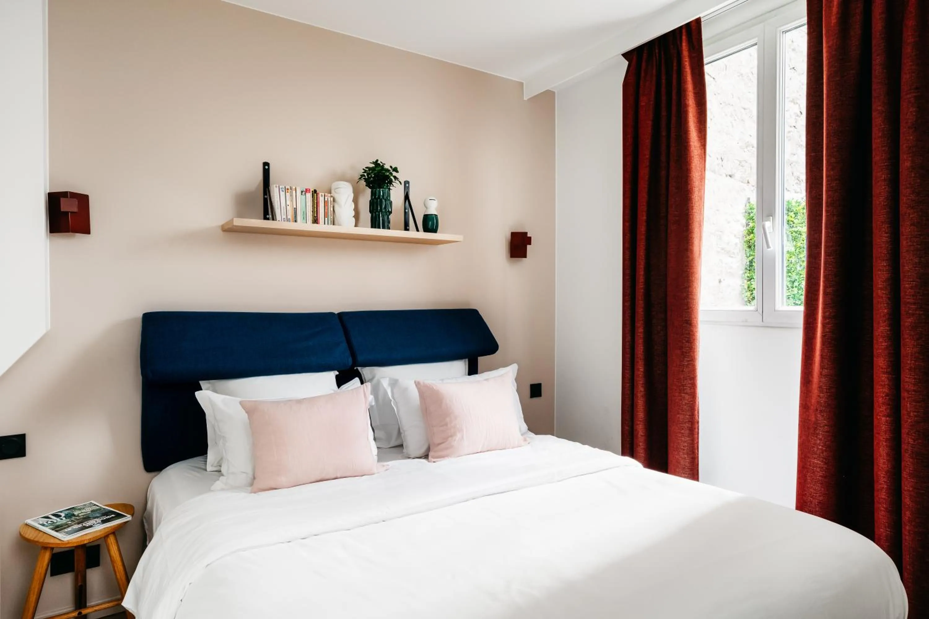 Bedroom, Bed in Edgar Suites Auteuil - Le Marois