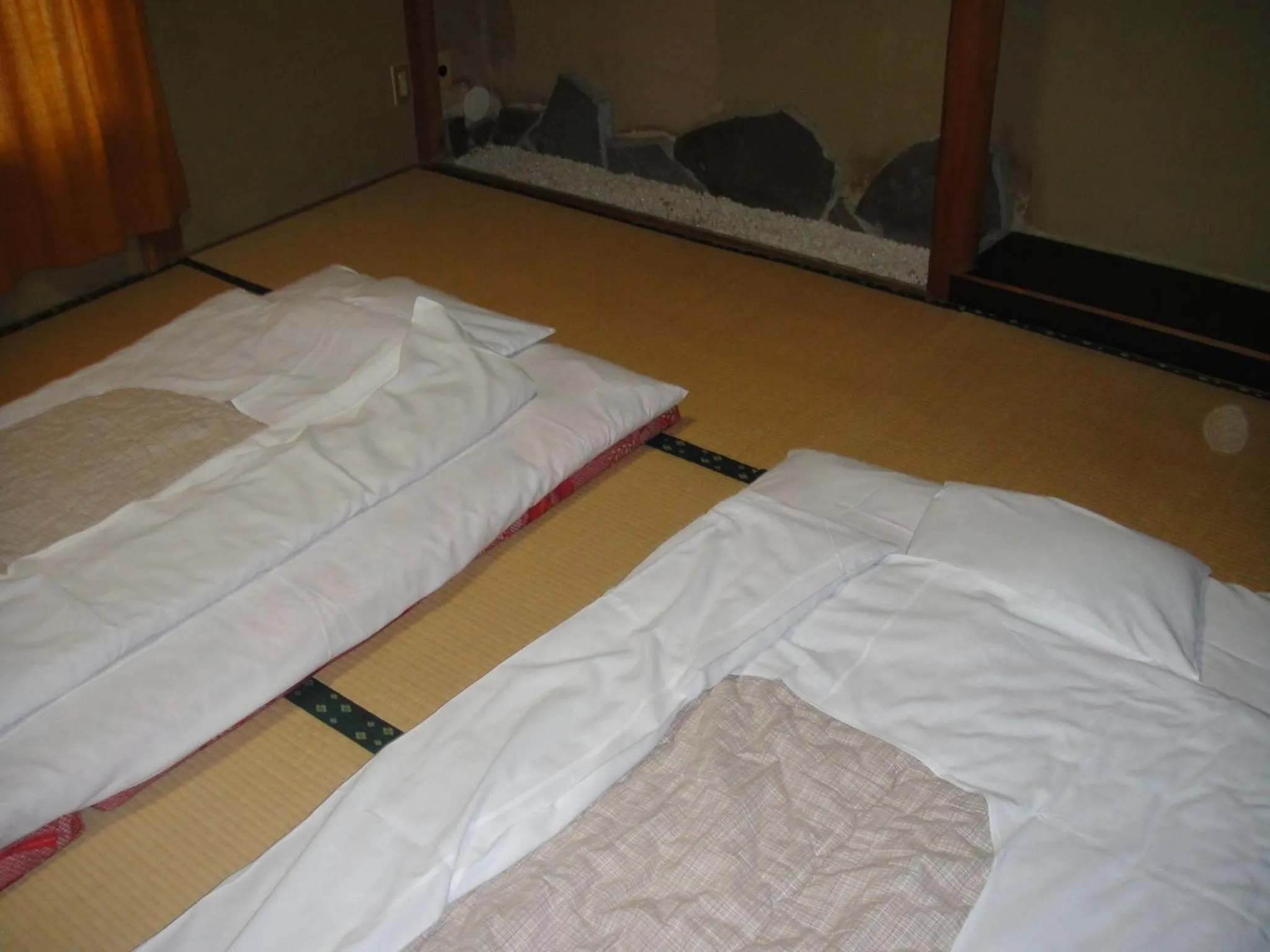Bed in Matsuichi