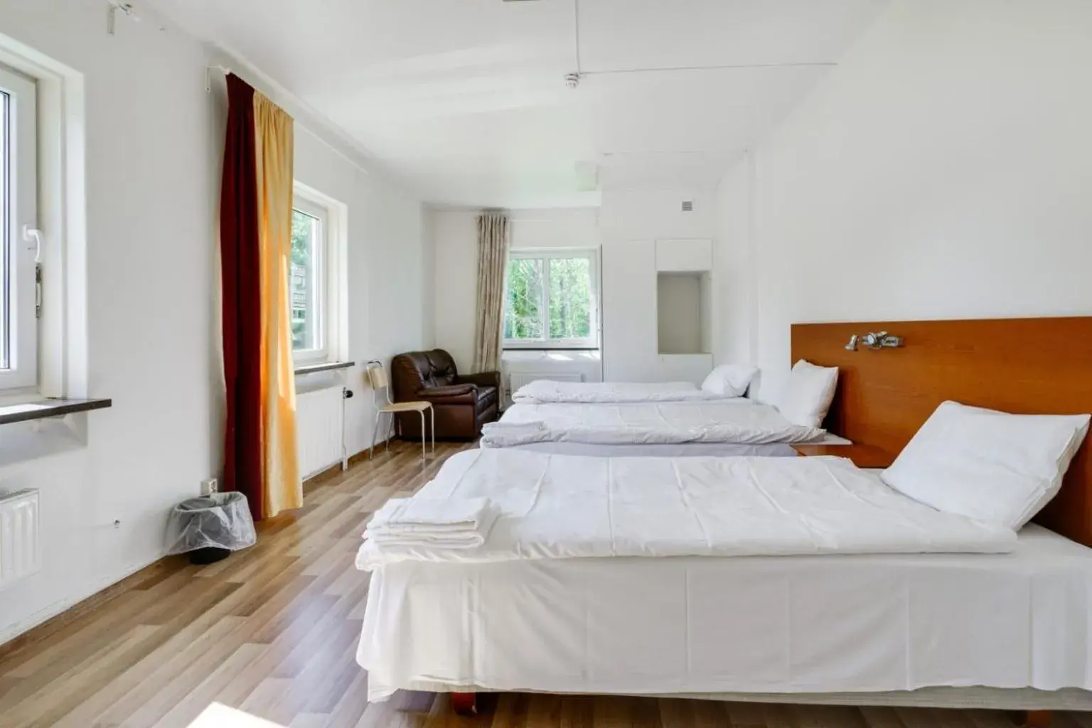 Double Room Shared Bathroom - Annex (access to kitchen) in Hotell Hof Double Room Shared Bathroom - Annex (access to kitchen) in Hotell Hof