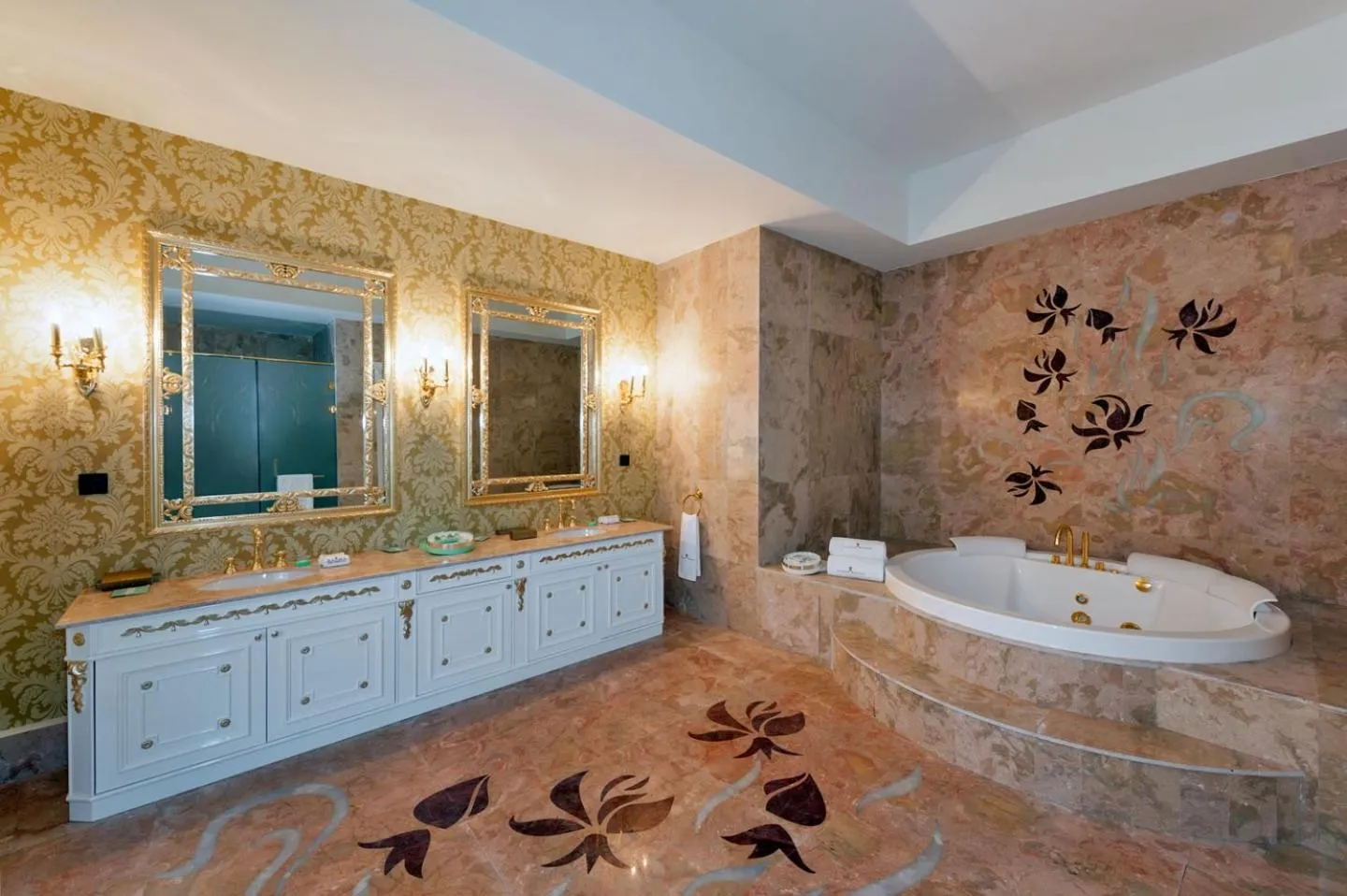 Bath in Quba Palace Hotel & Golf Resort