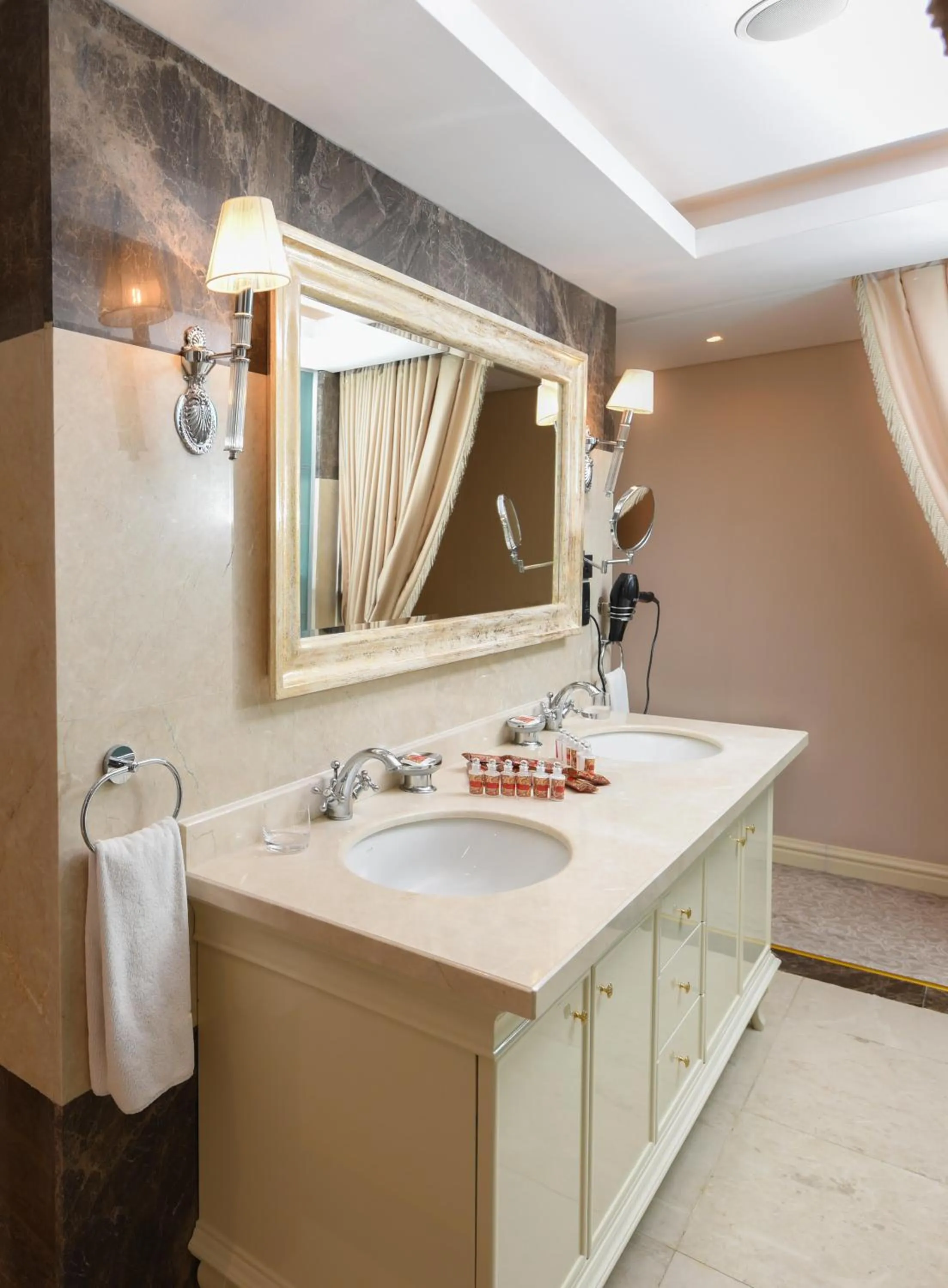 Bathroom in Quba Palace Hotel & Golf Resort
