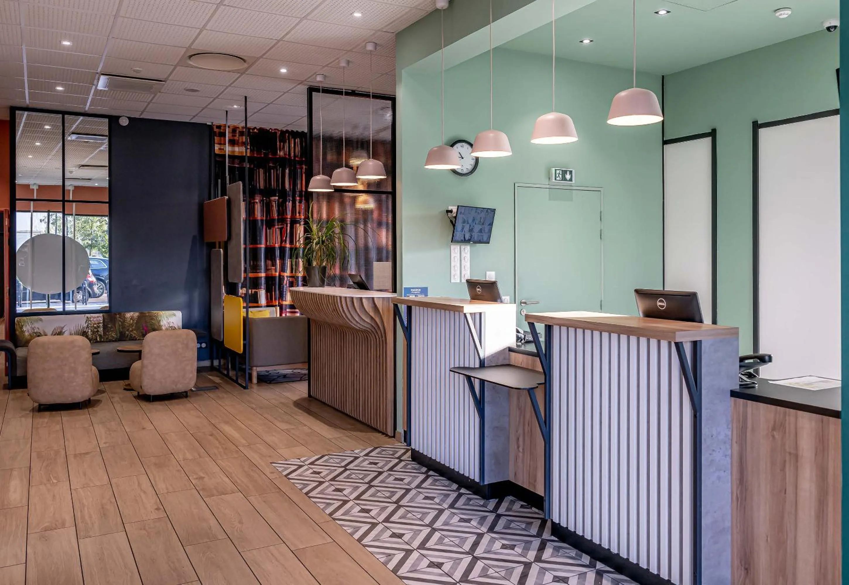 Lobby or reception in B&B HOTEL Bordeaux Bassins à flot