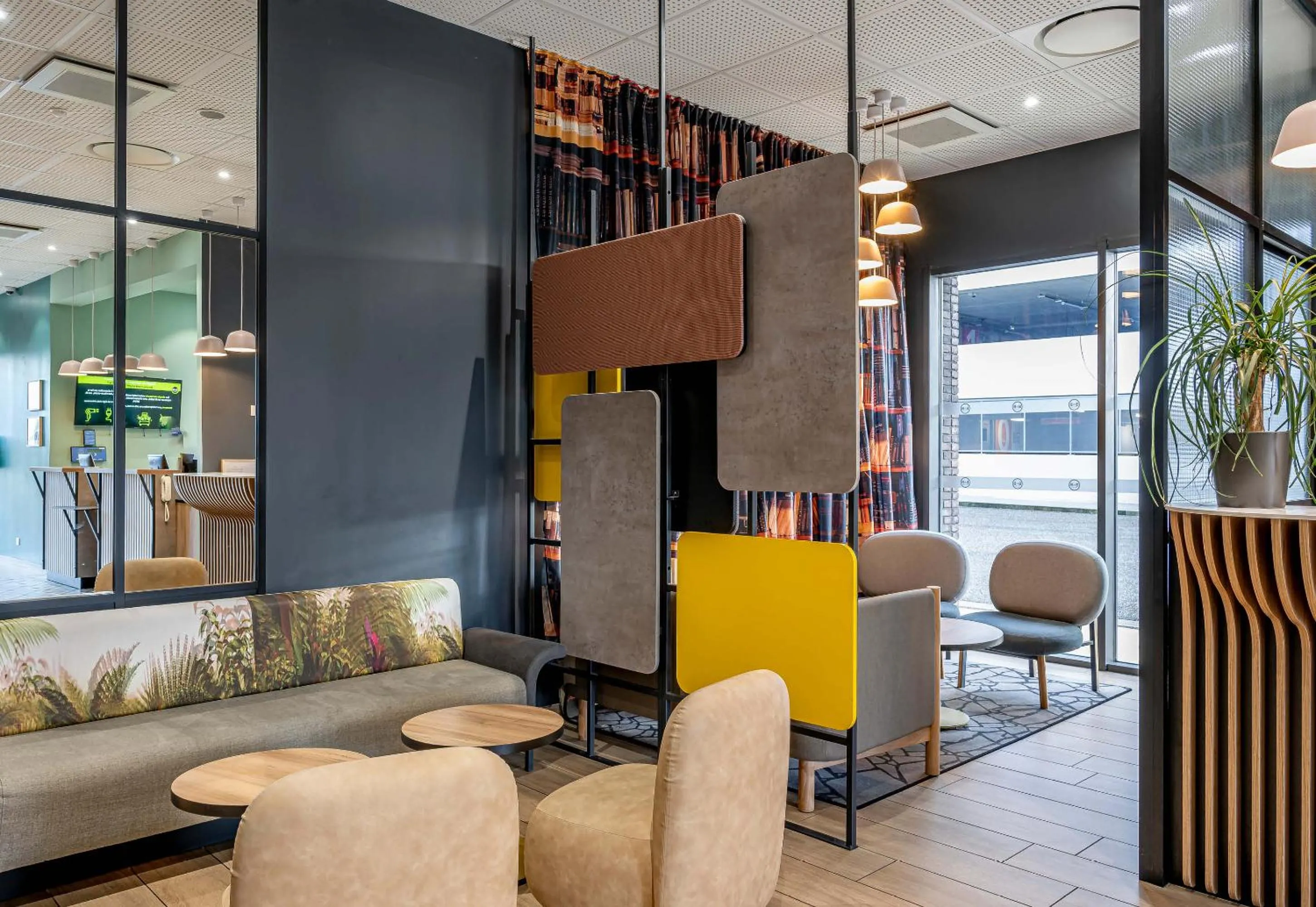 Living room in B&B HOTEL Bordeaux Bassins à flot