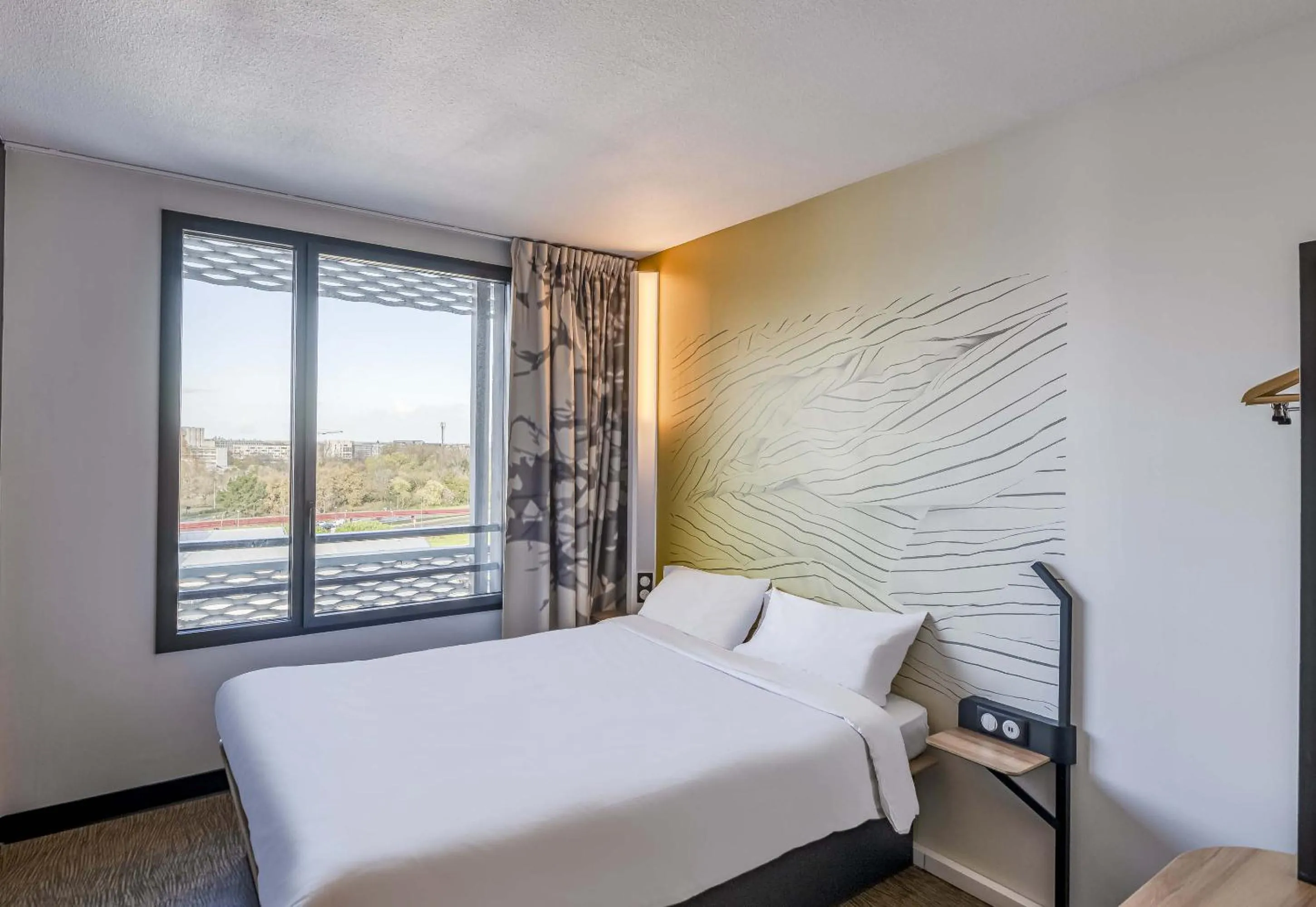 Bed in B&B HOTEL Bordeaux Bassins à flot