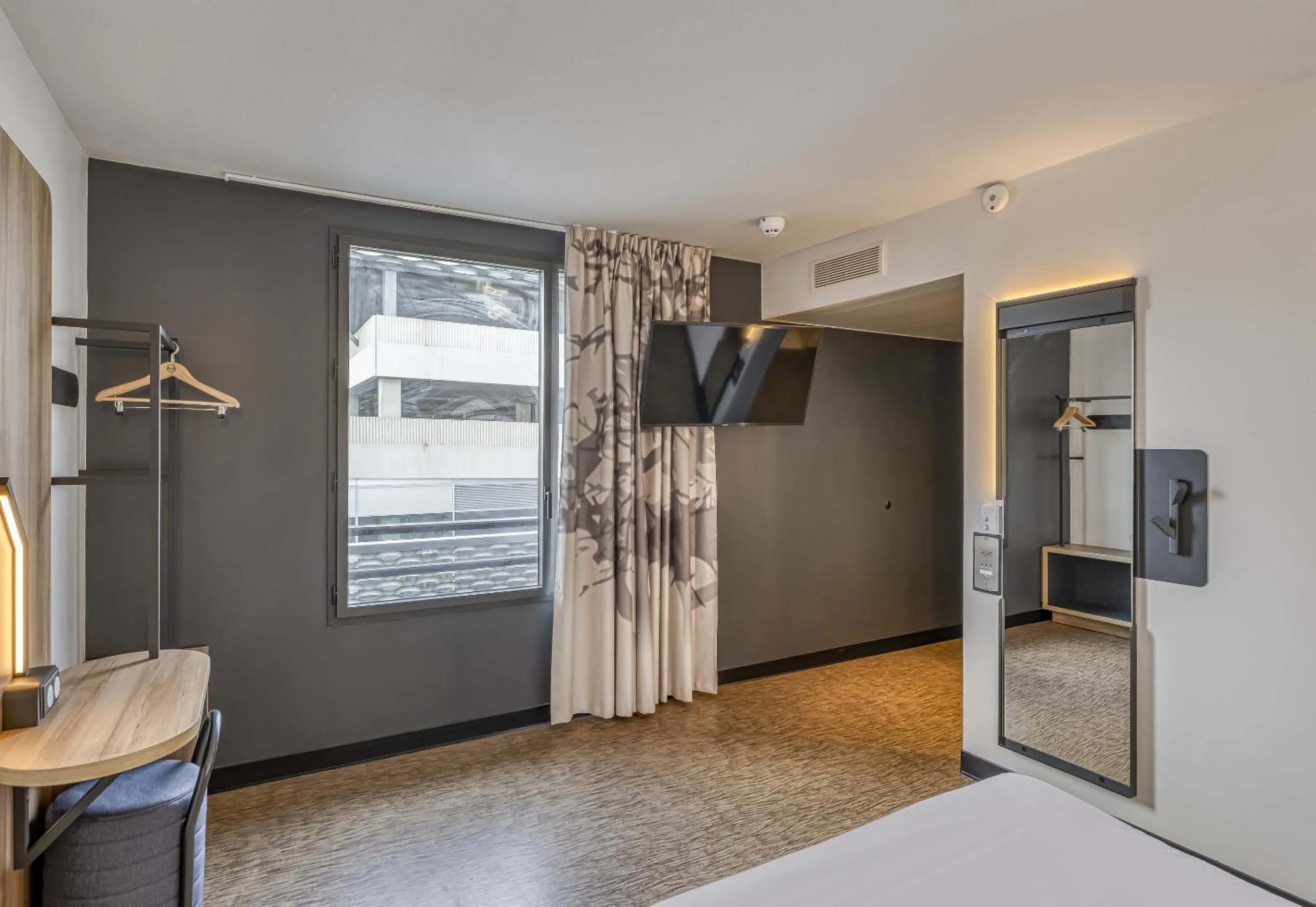 Bedroom in B&B HOTEL Bordeaux Bassins à flot