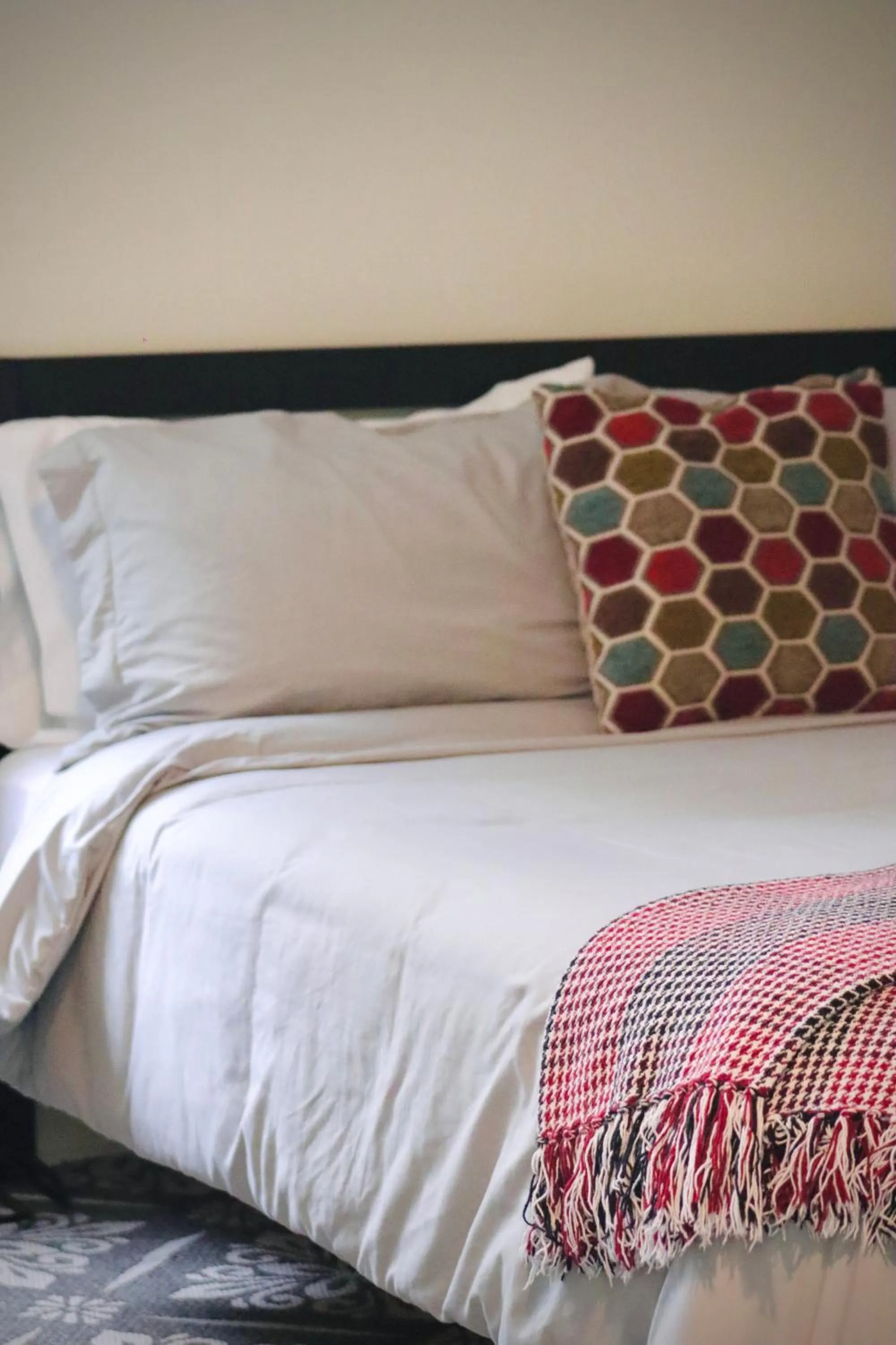 Bed in Arcady Mountain Motor Lodge