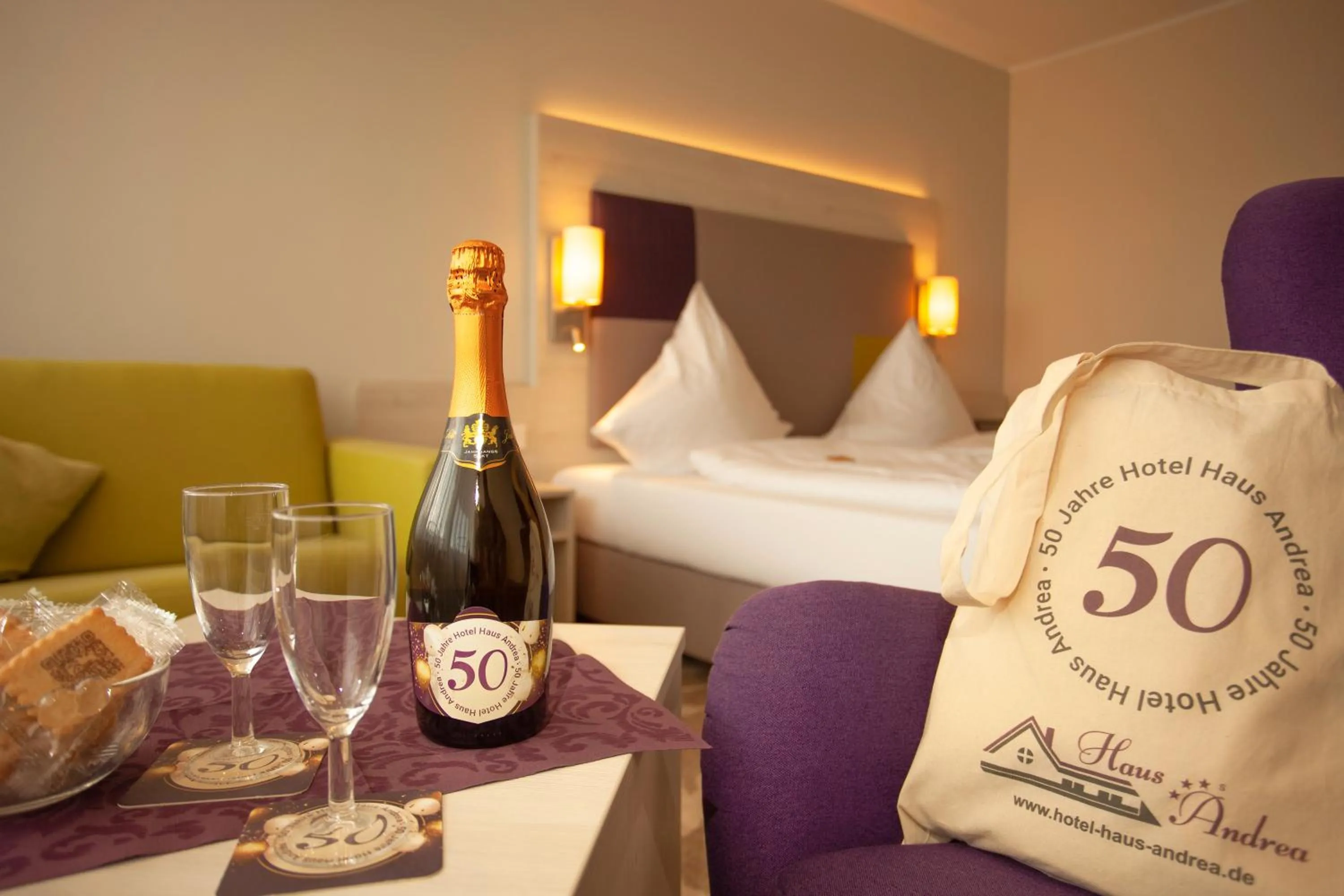 Alcoholic drinks, Bed in Hotel Haus Andrea