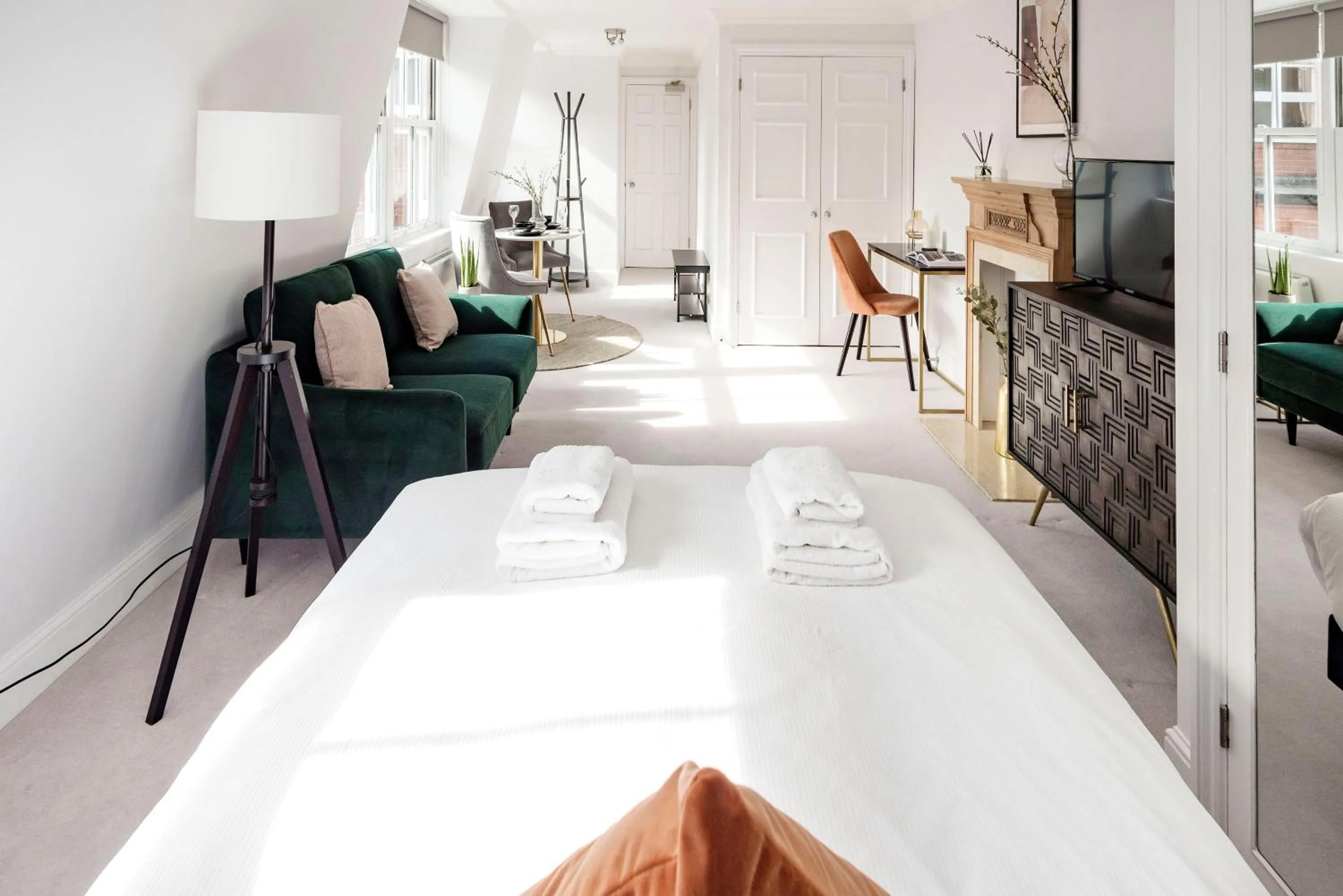 Bed in 3 Sloane Gardens