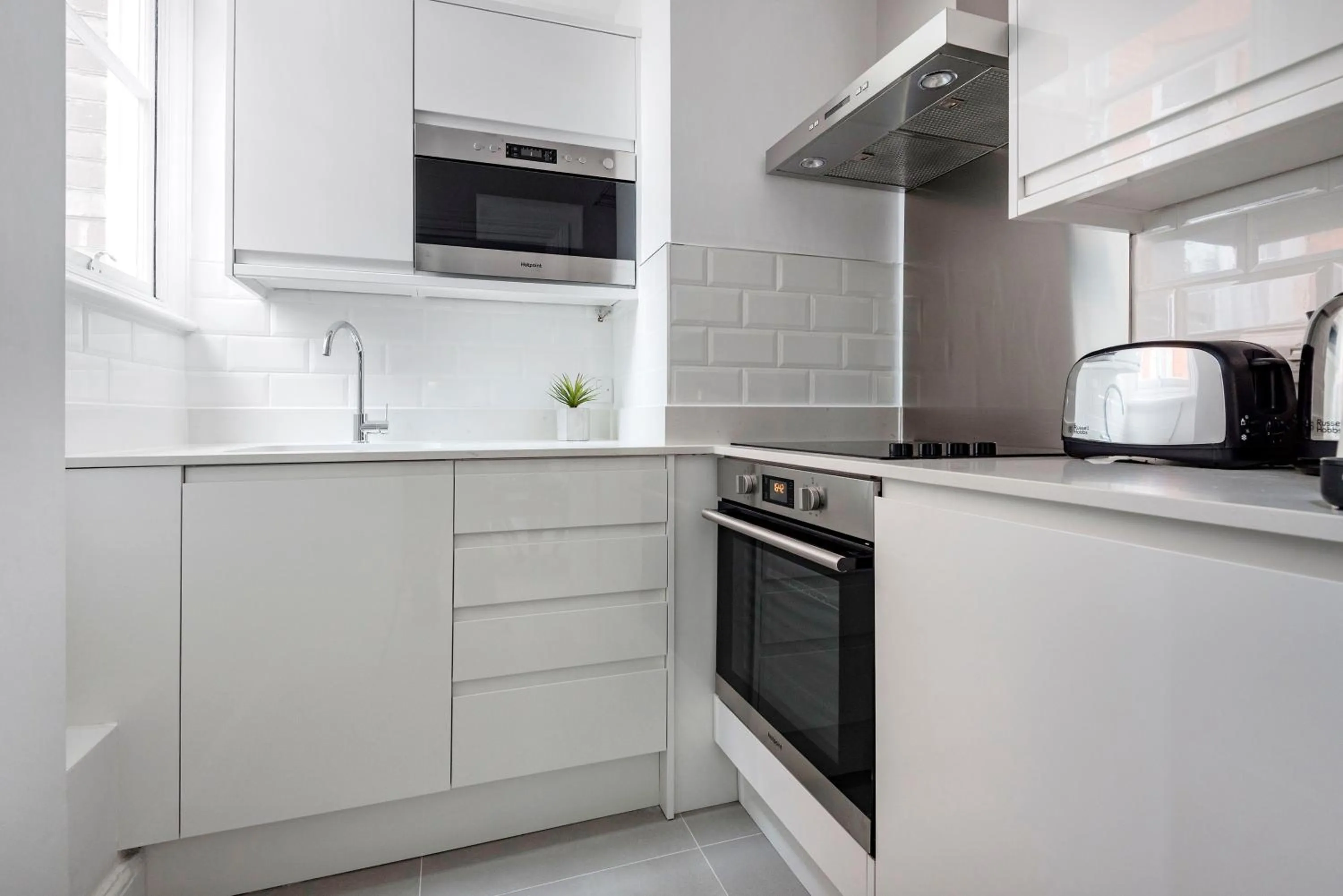 Kitchen or kitchenette in 3 Sloane Gardens