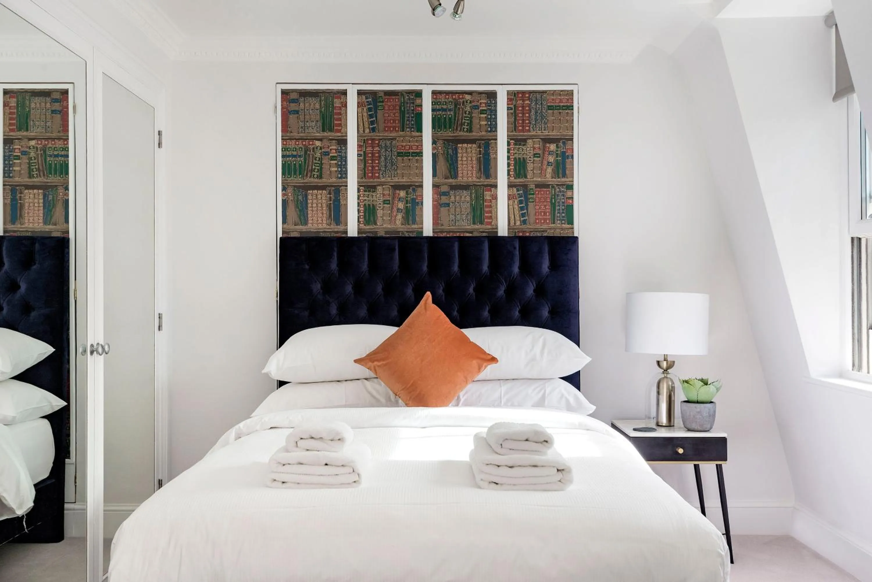 Bed in 3 Sloane Gardens